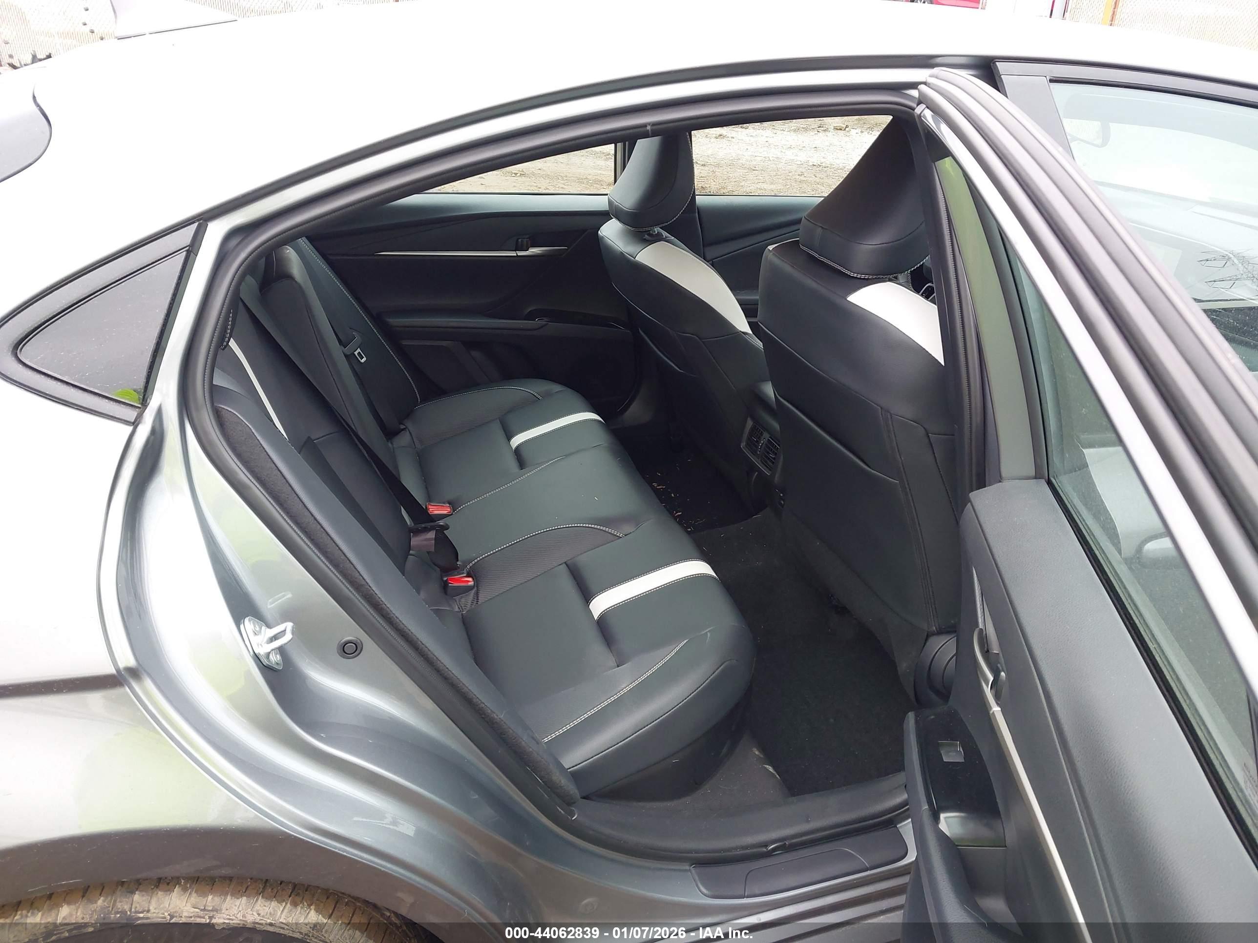 TOYOTA CAMRY image 8
