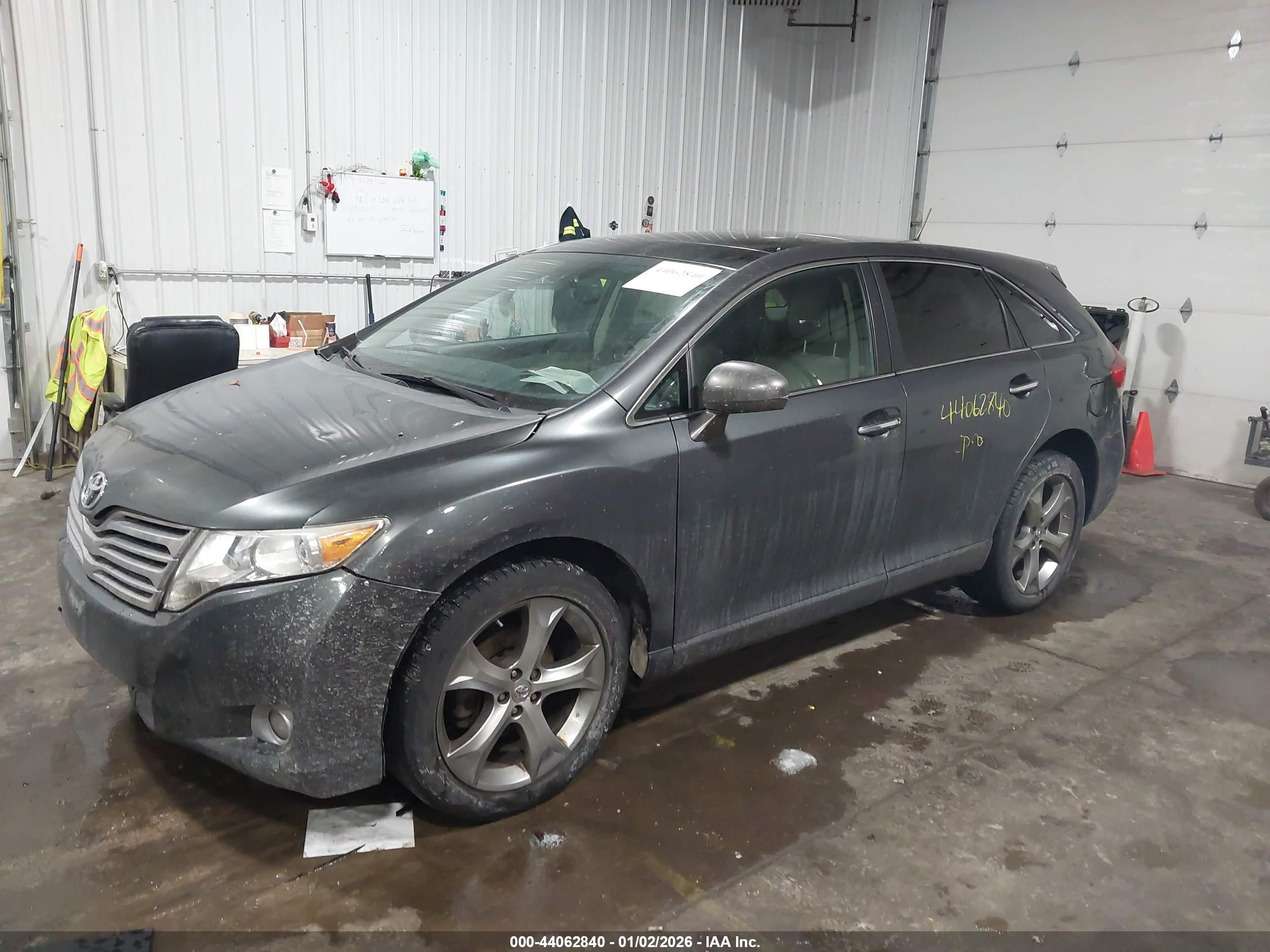 TOYOTA VENZA image 2