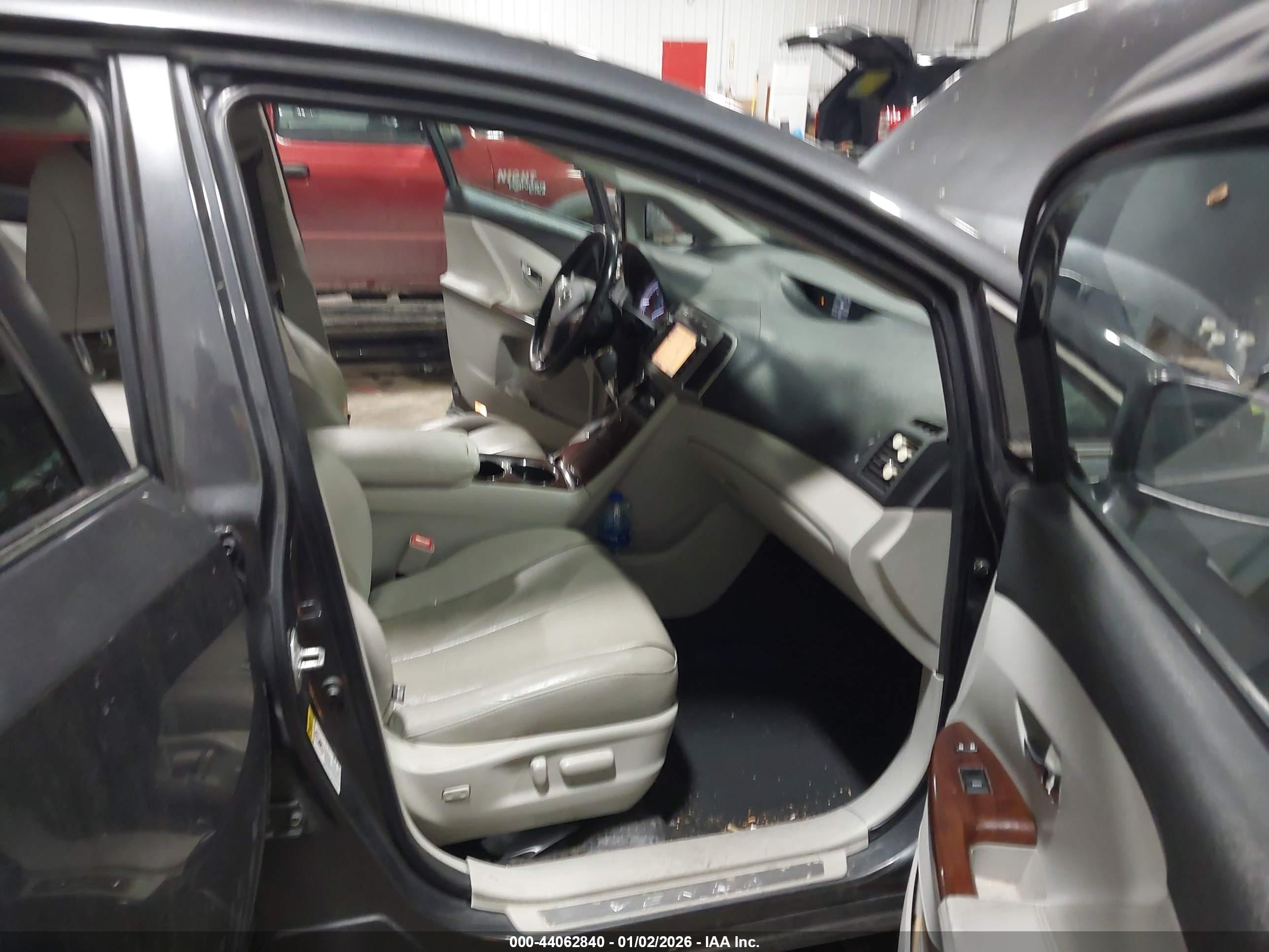 TOYOTA VENZA image 5