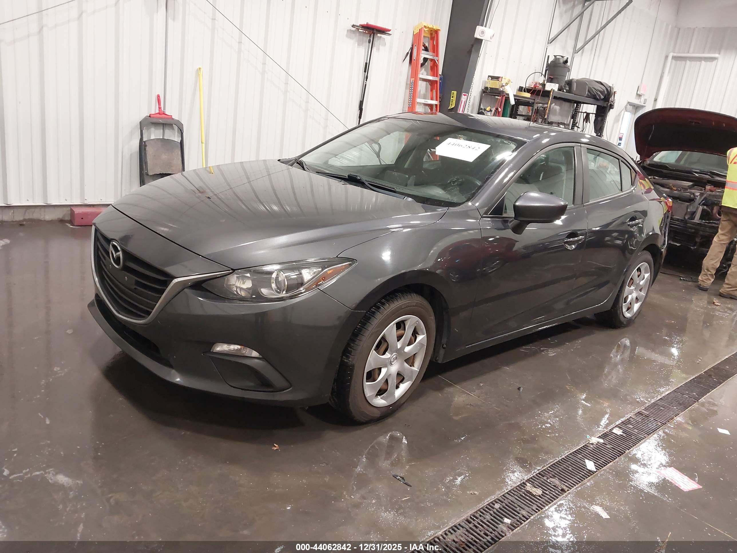 MAZDA MAZDA3 image 2