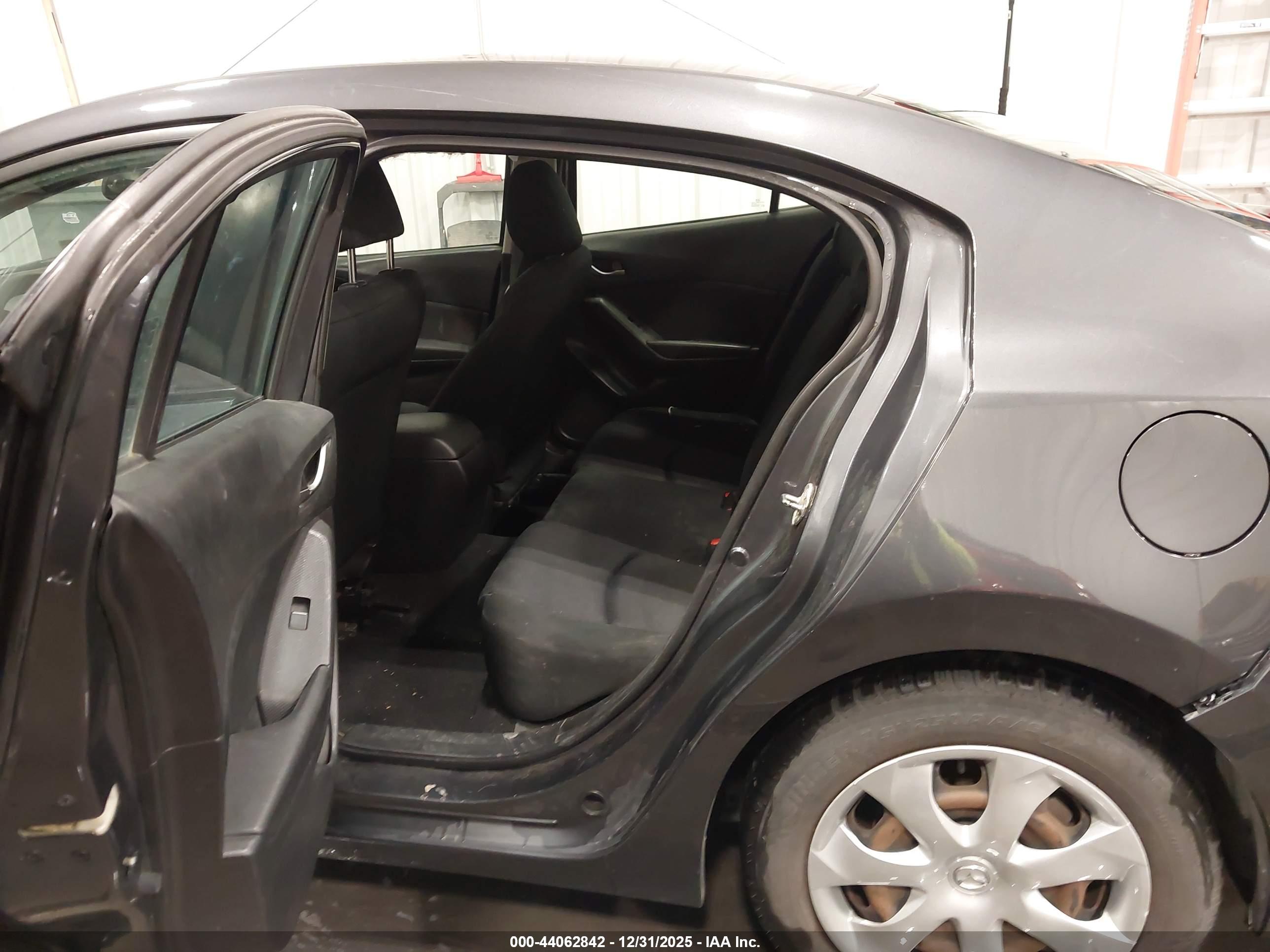 MAZDA MAZDA3 image 8