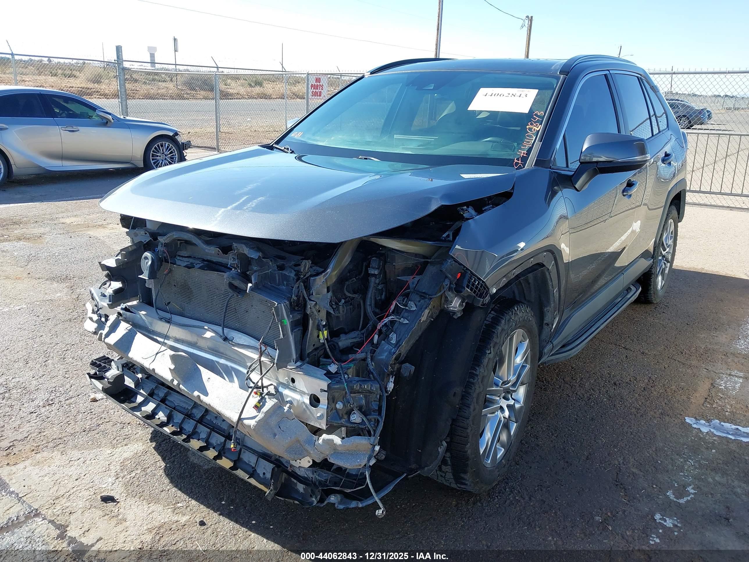 TOYOTA RAV4 image 2