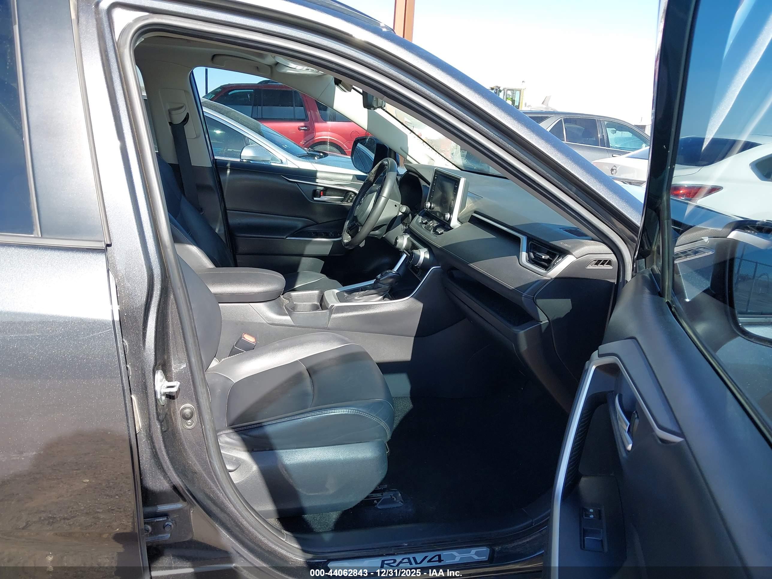 TOYOTA RAV4 image 5
