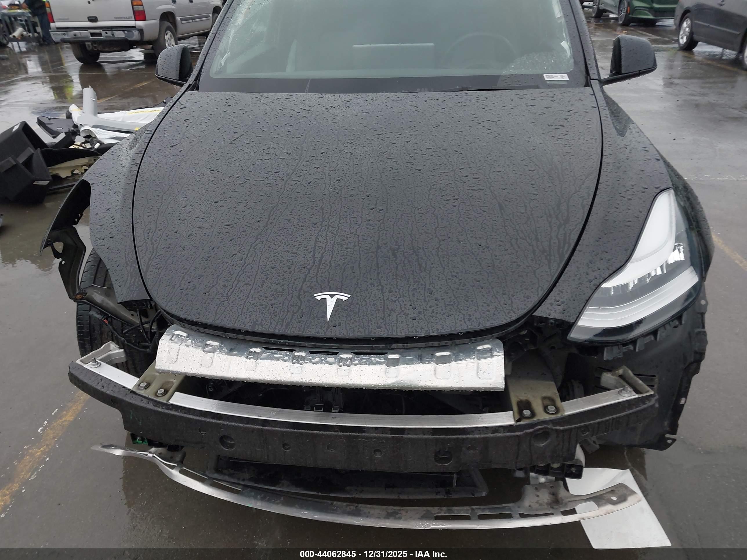 TESLA MODEL image 10