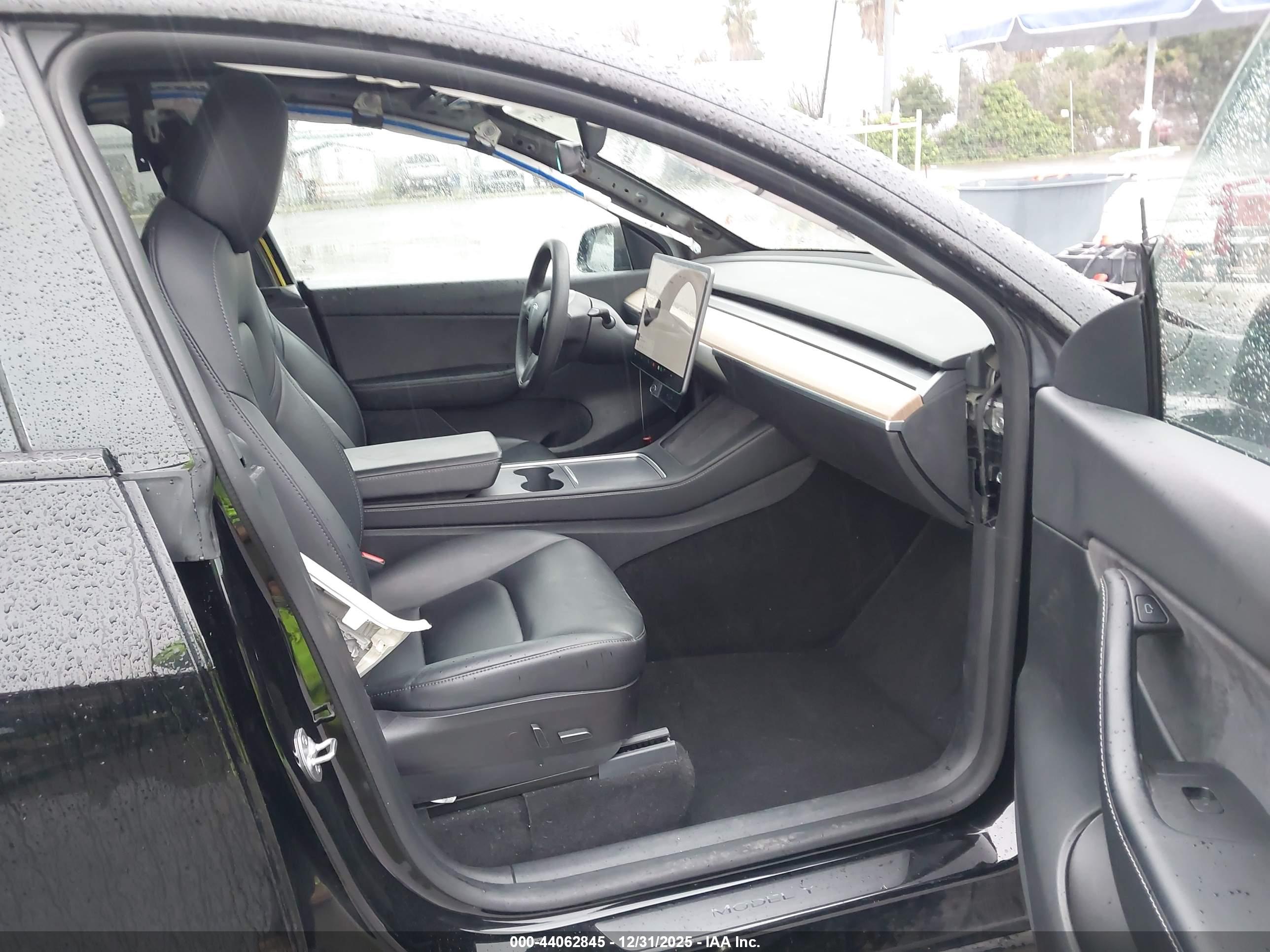 TESLA MODEL image 5
