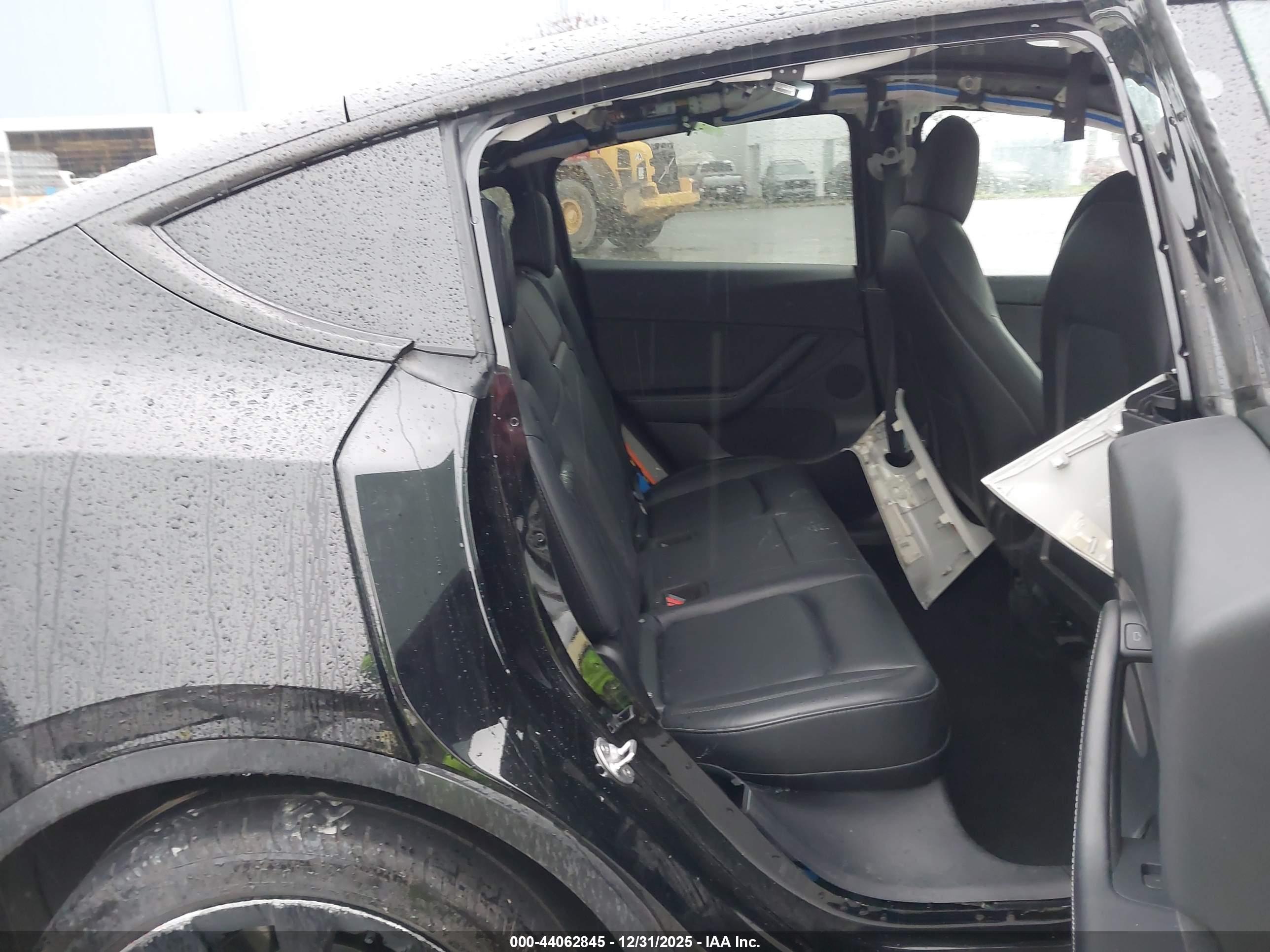 TESLA MODEL image 8