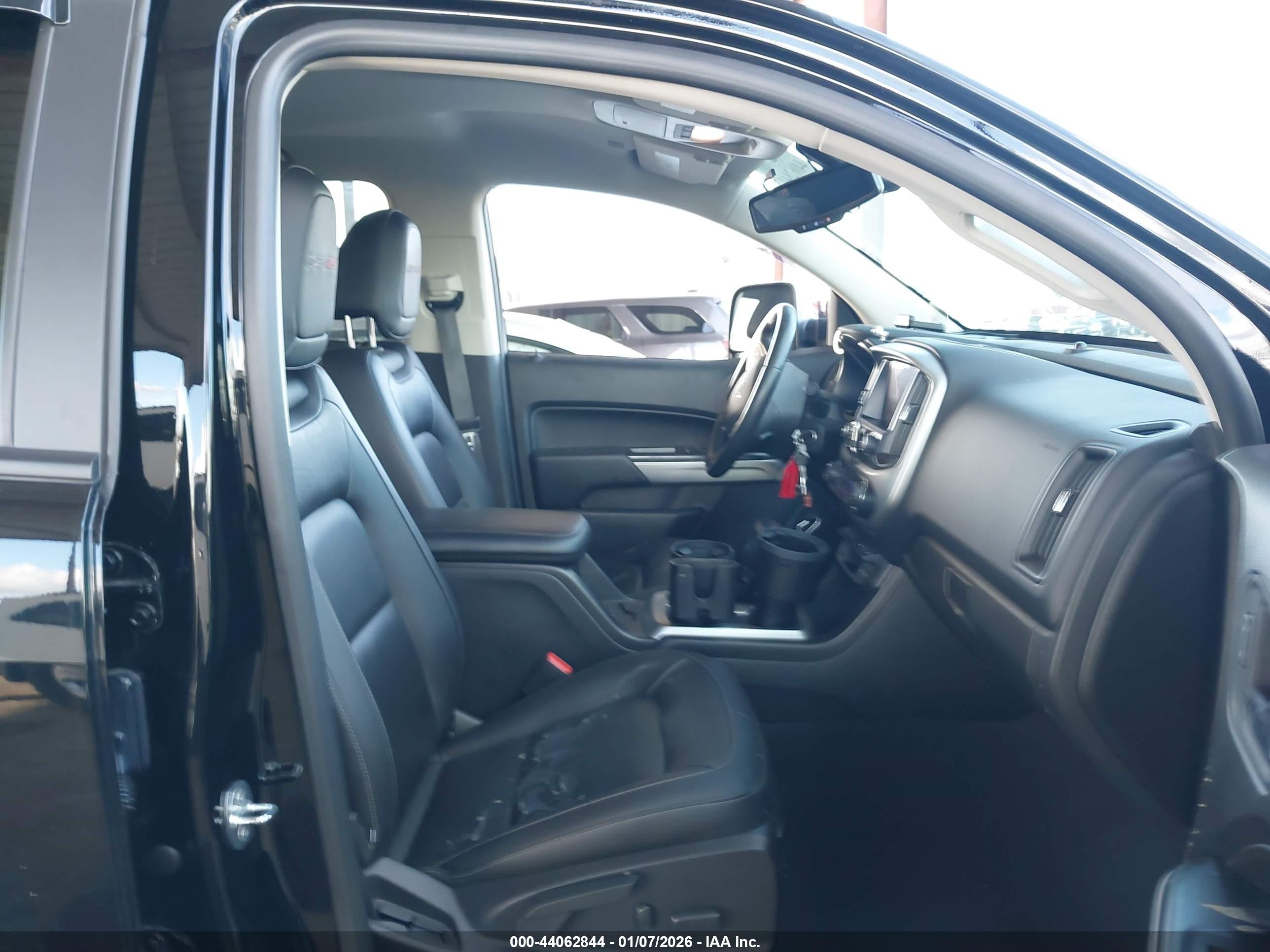 CHEVROLET COLORADO image 5