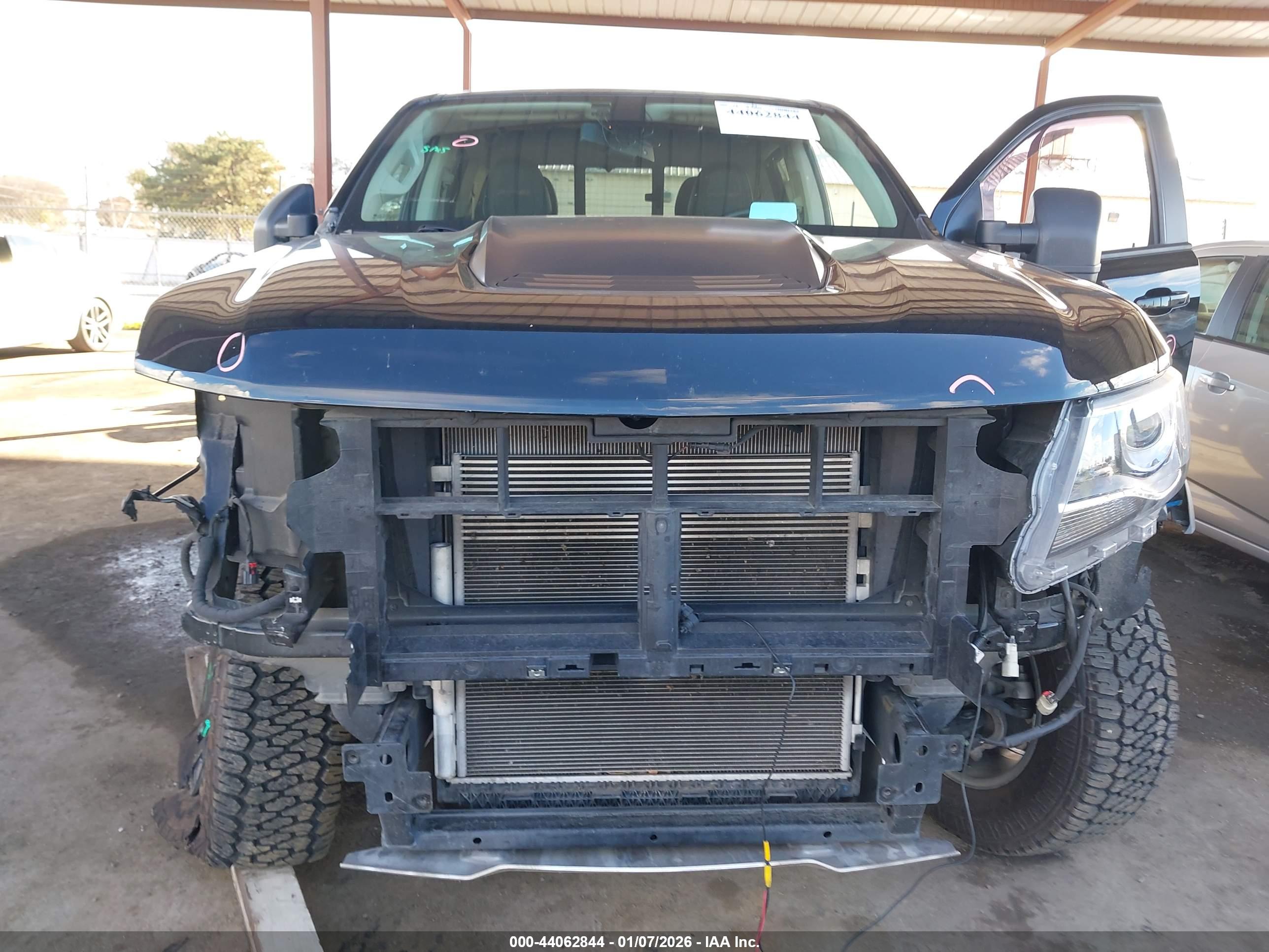 CHEVROLET COLORADO image 6