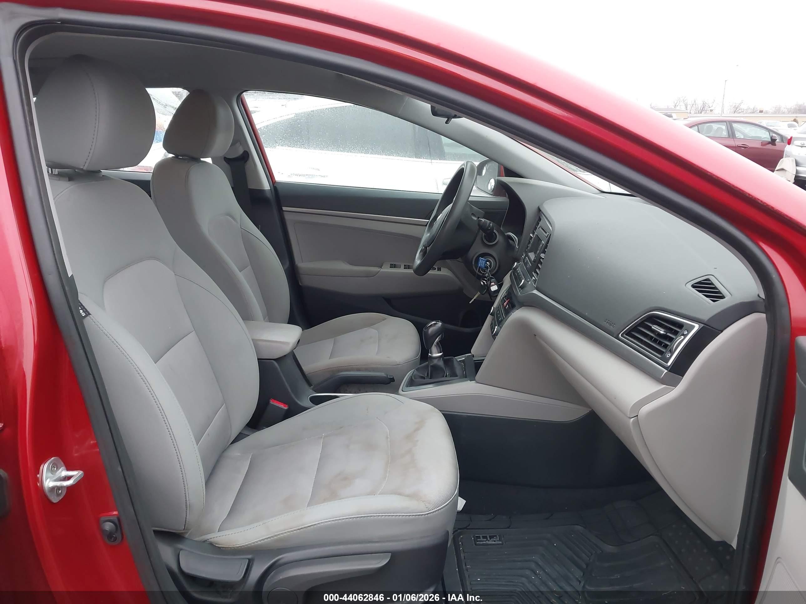 HYUNDAI ELANTRA image 5