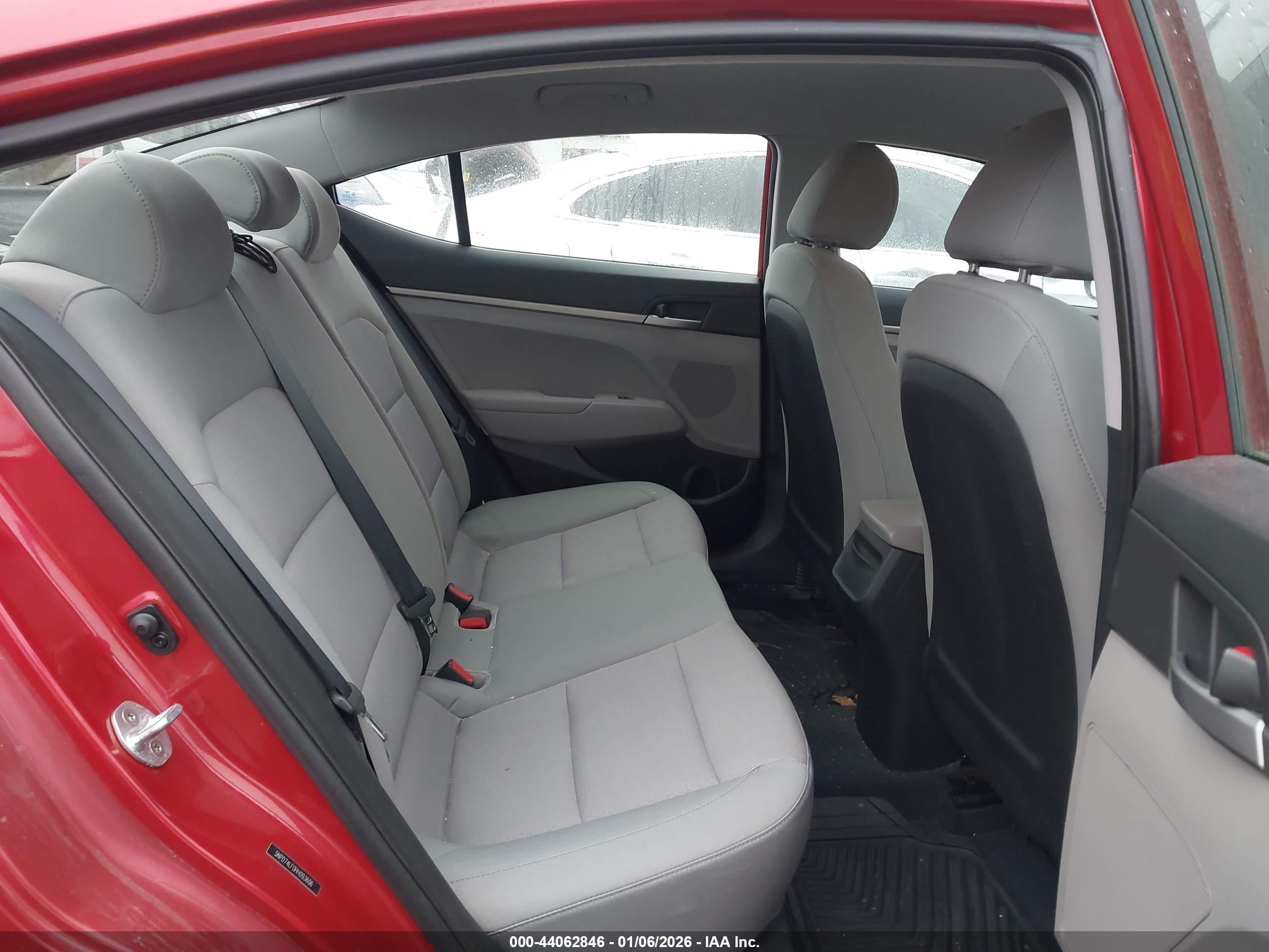 HYUNDAI ELANTRA image 8