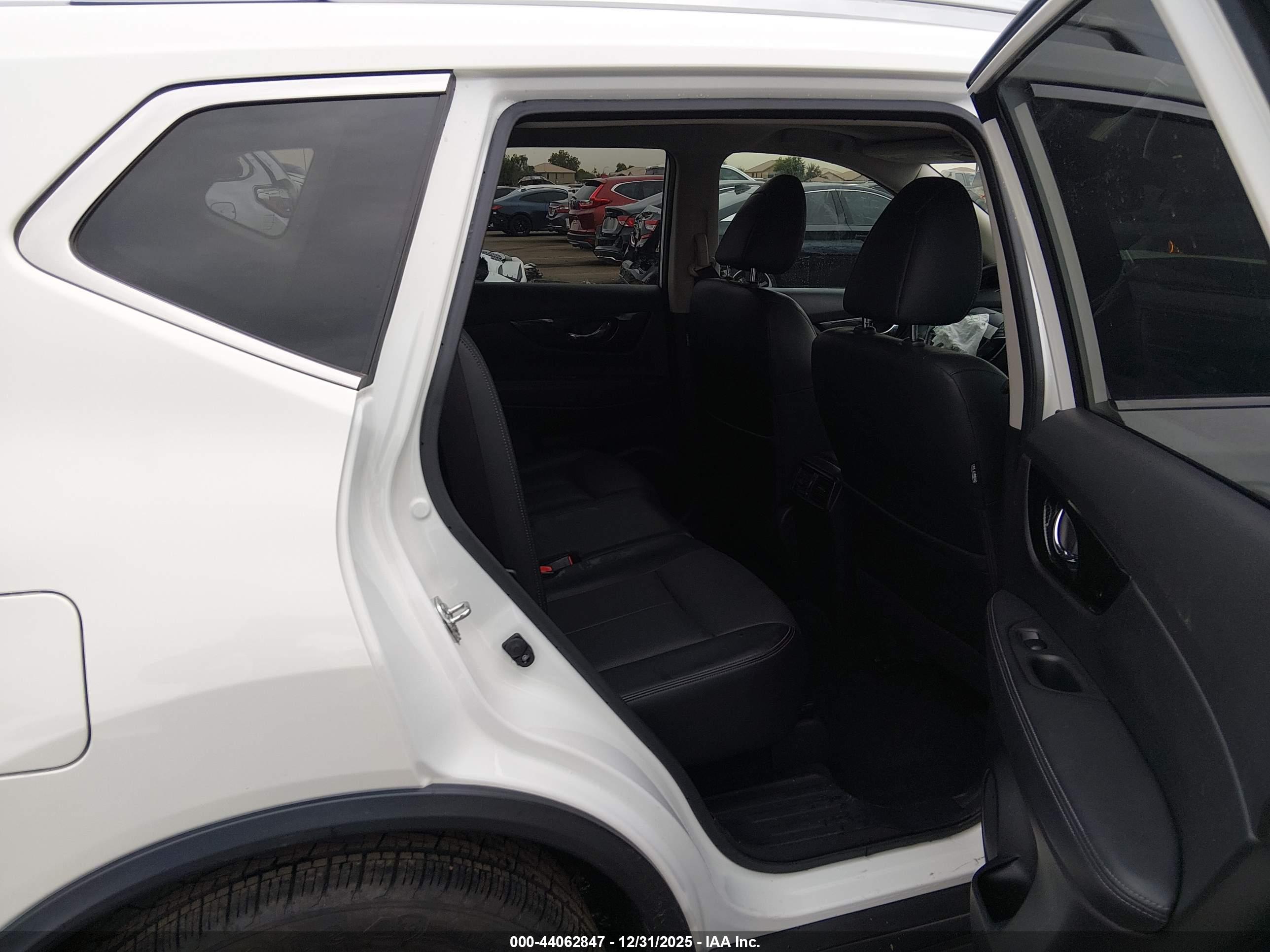 NISSAN ROGUE image 8