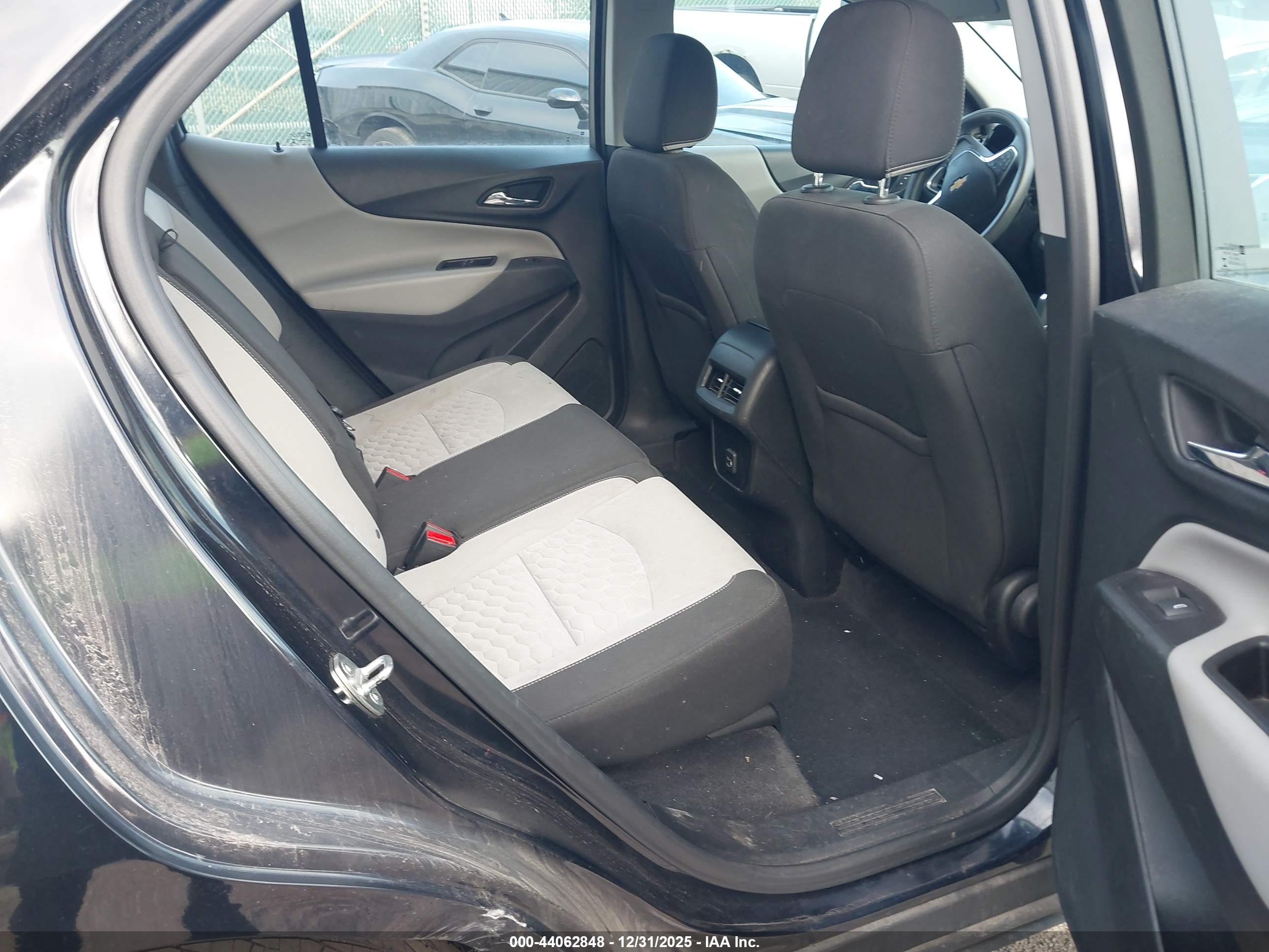 CHEVROLET EQUINOX image 8