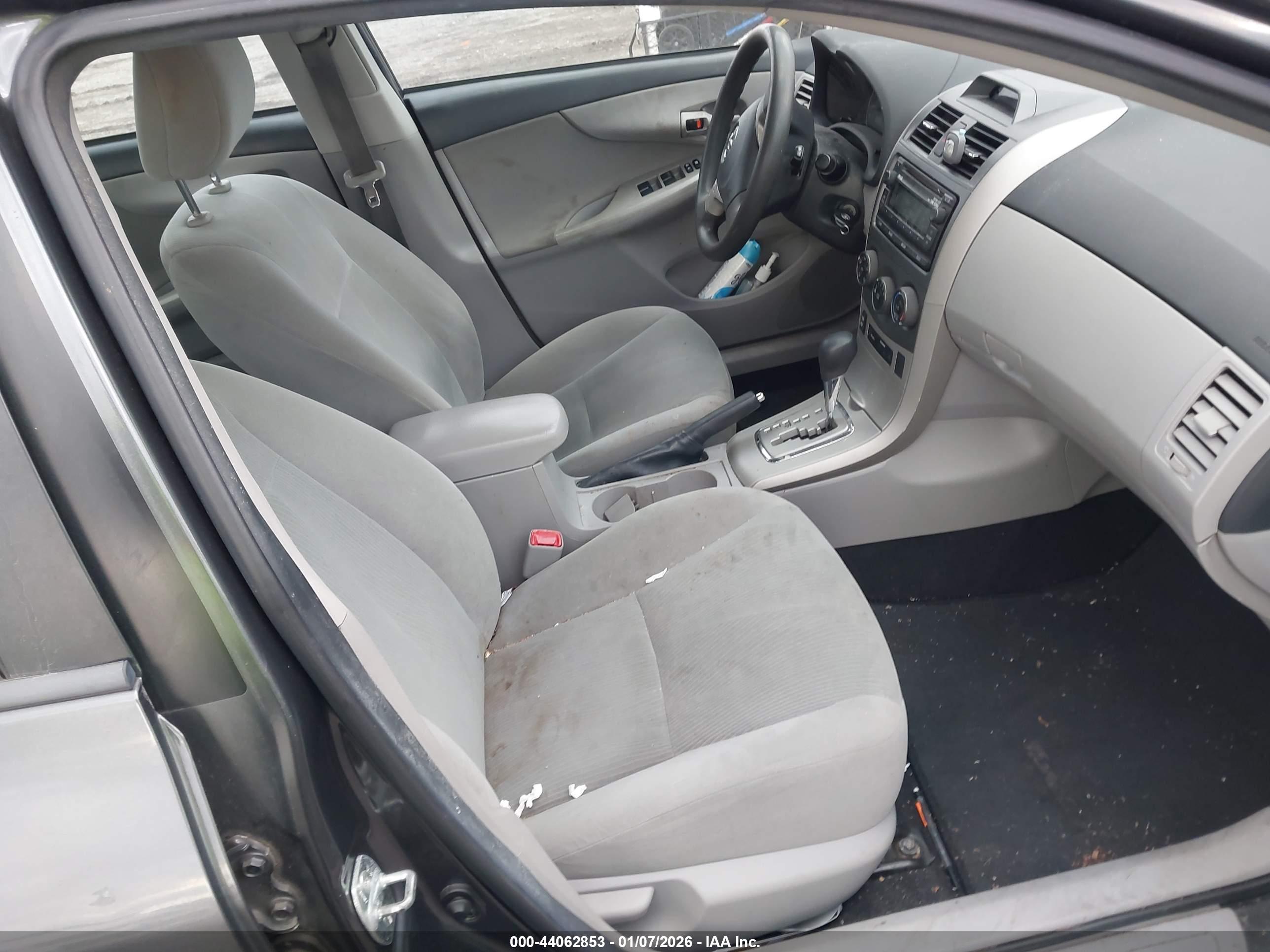 TOYOTA COROLLA image 5