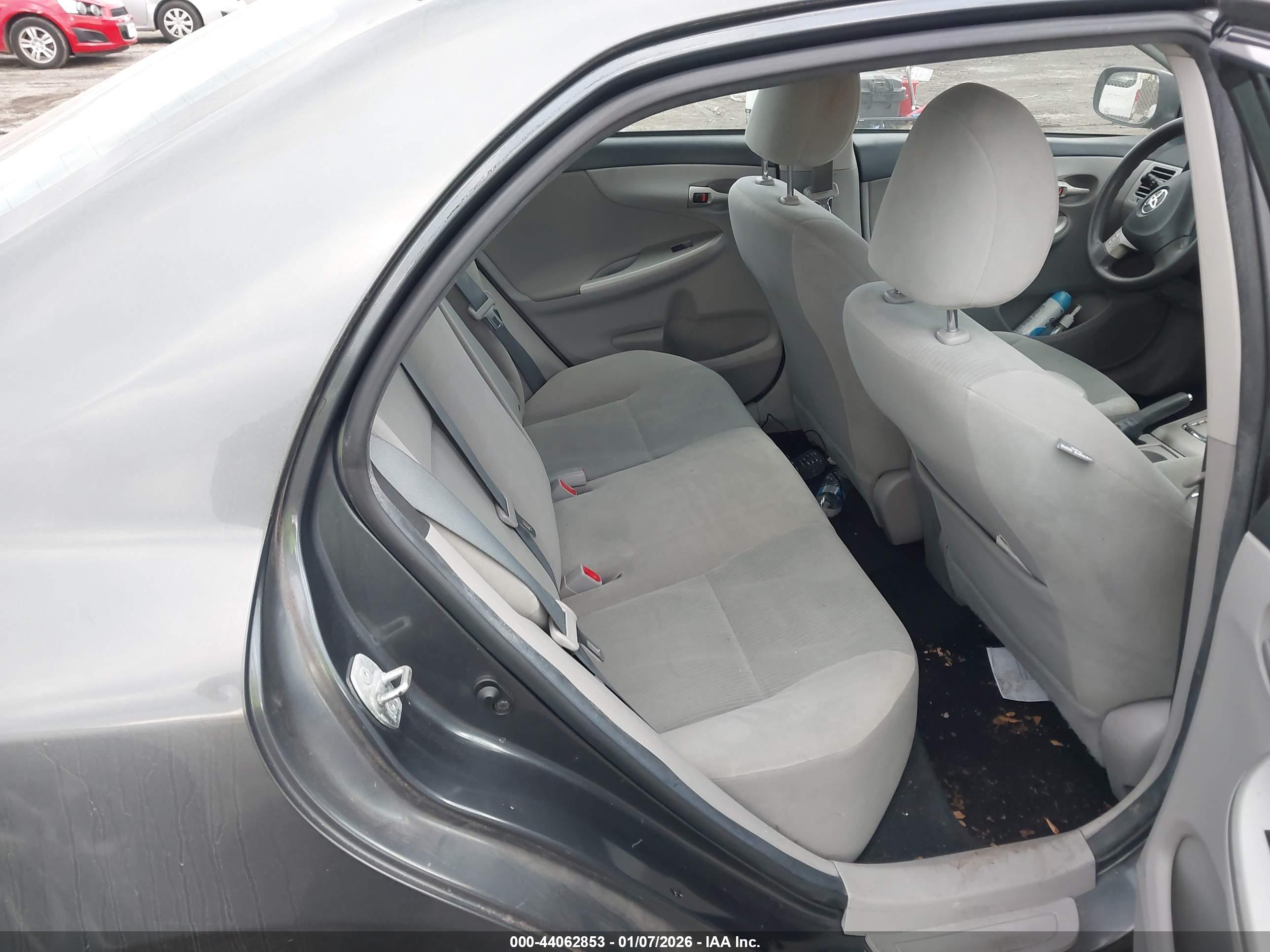 TOYOTA COROLLA image 8