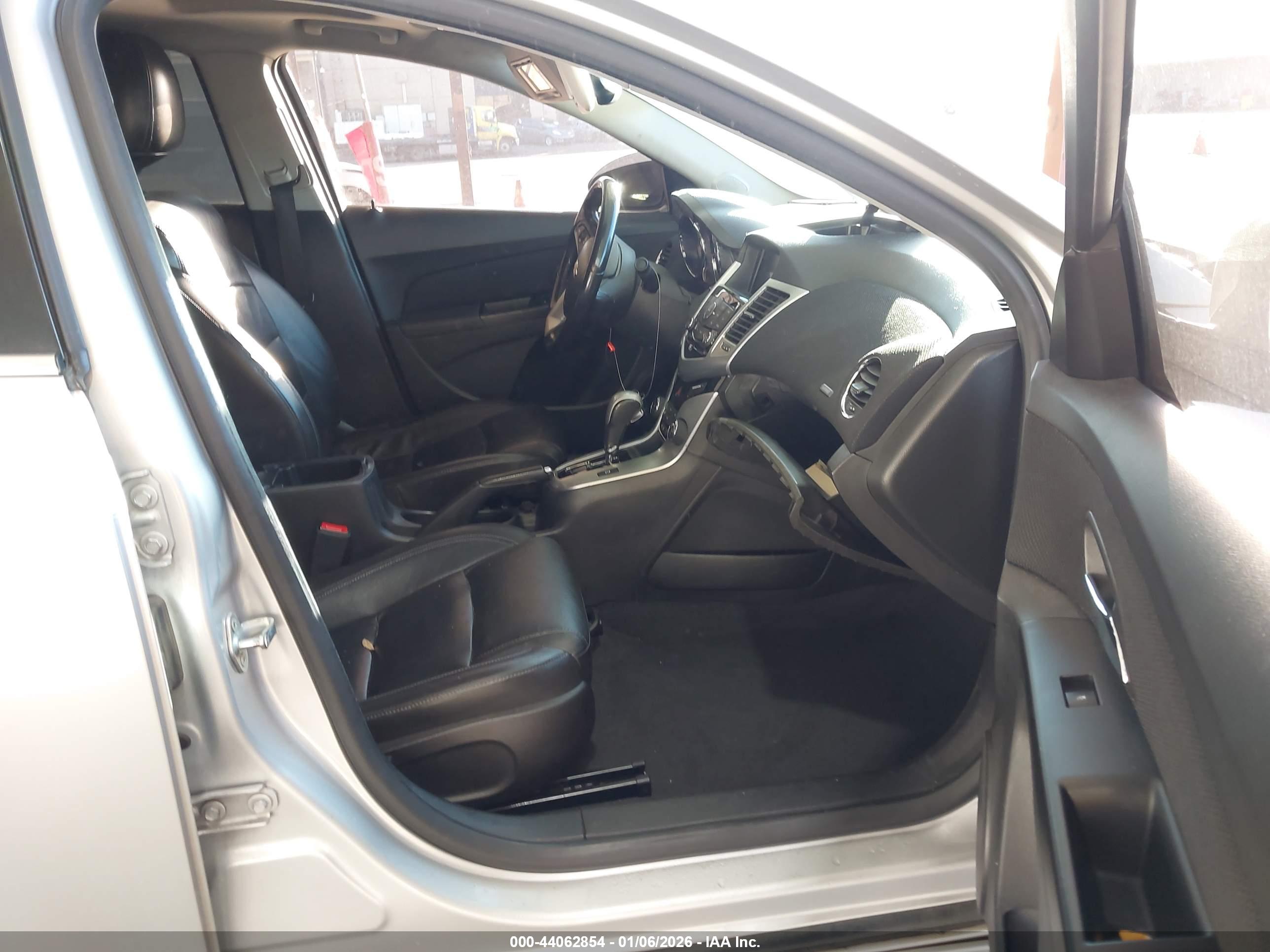CHEVROLET CRUZE image 5