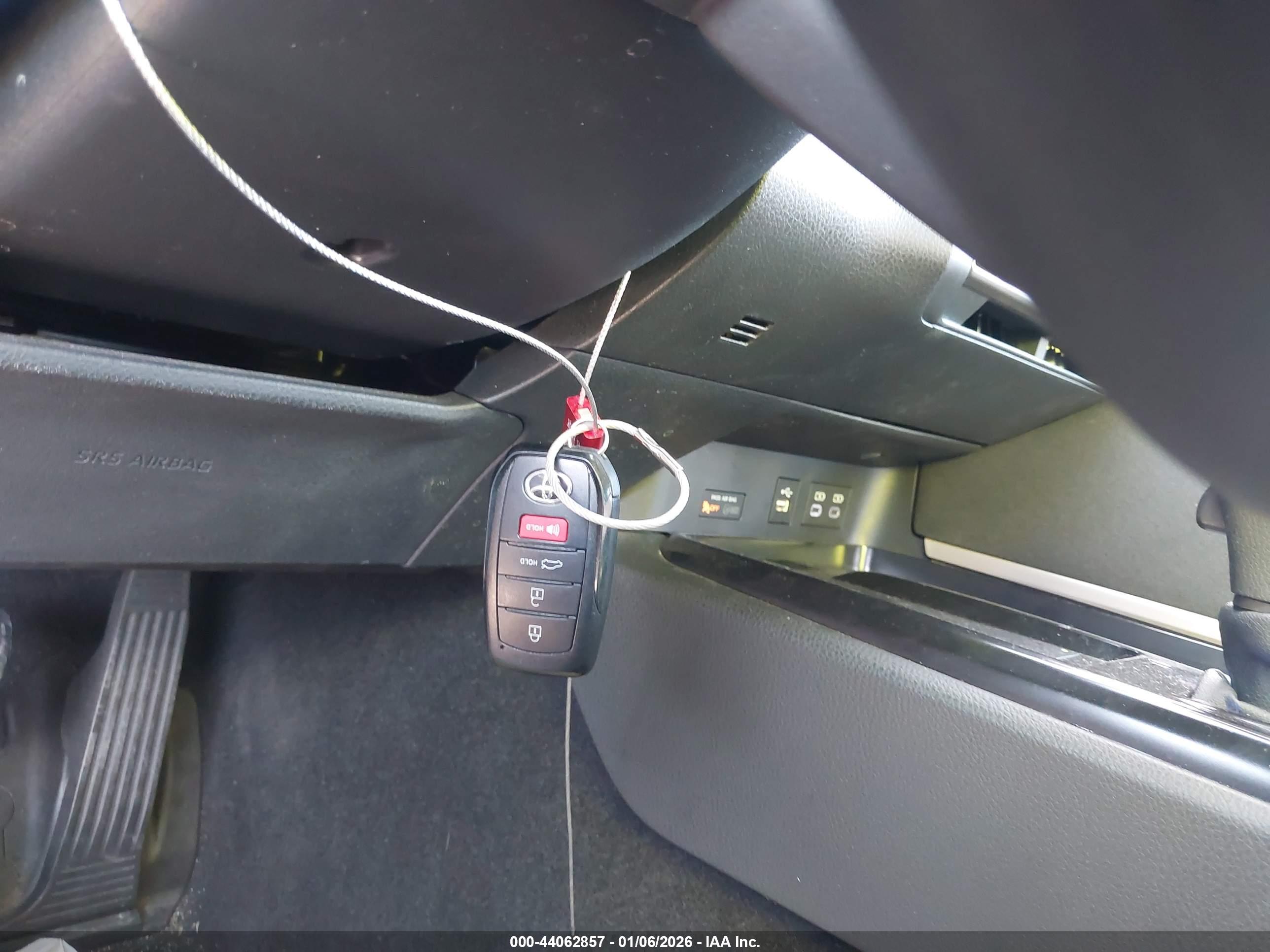 TOYOTA CAMRY image 11