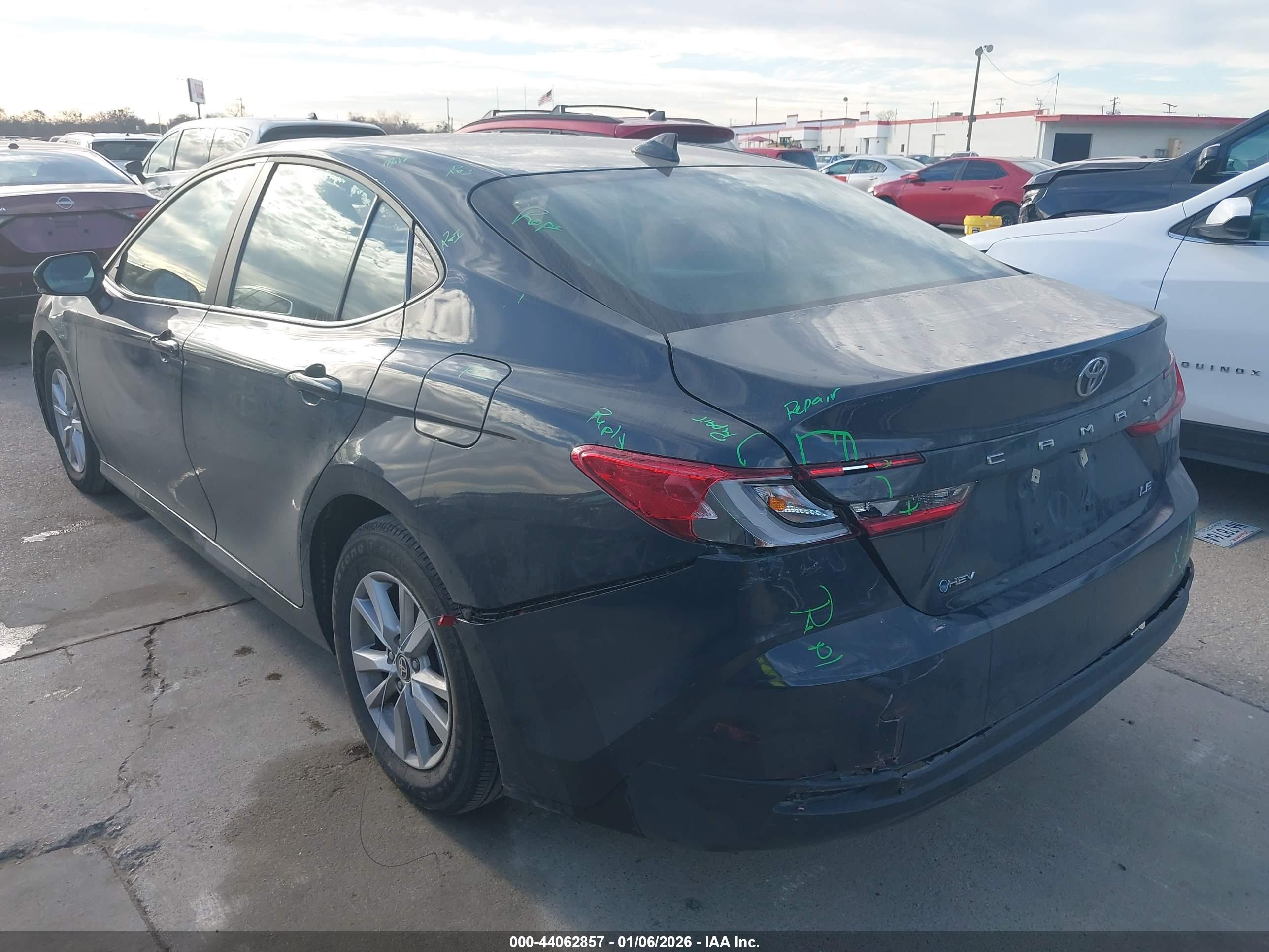 TOYOTA CAMRY image 3