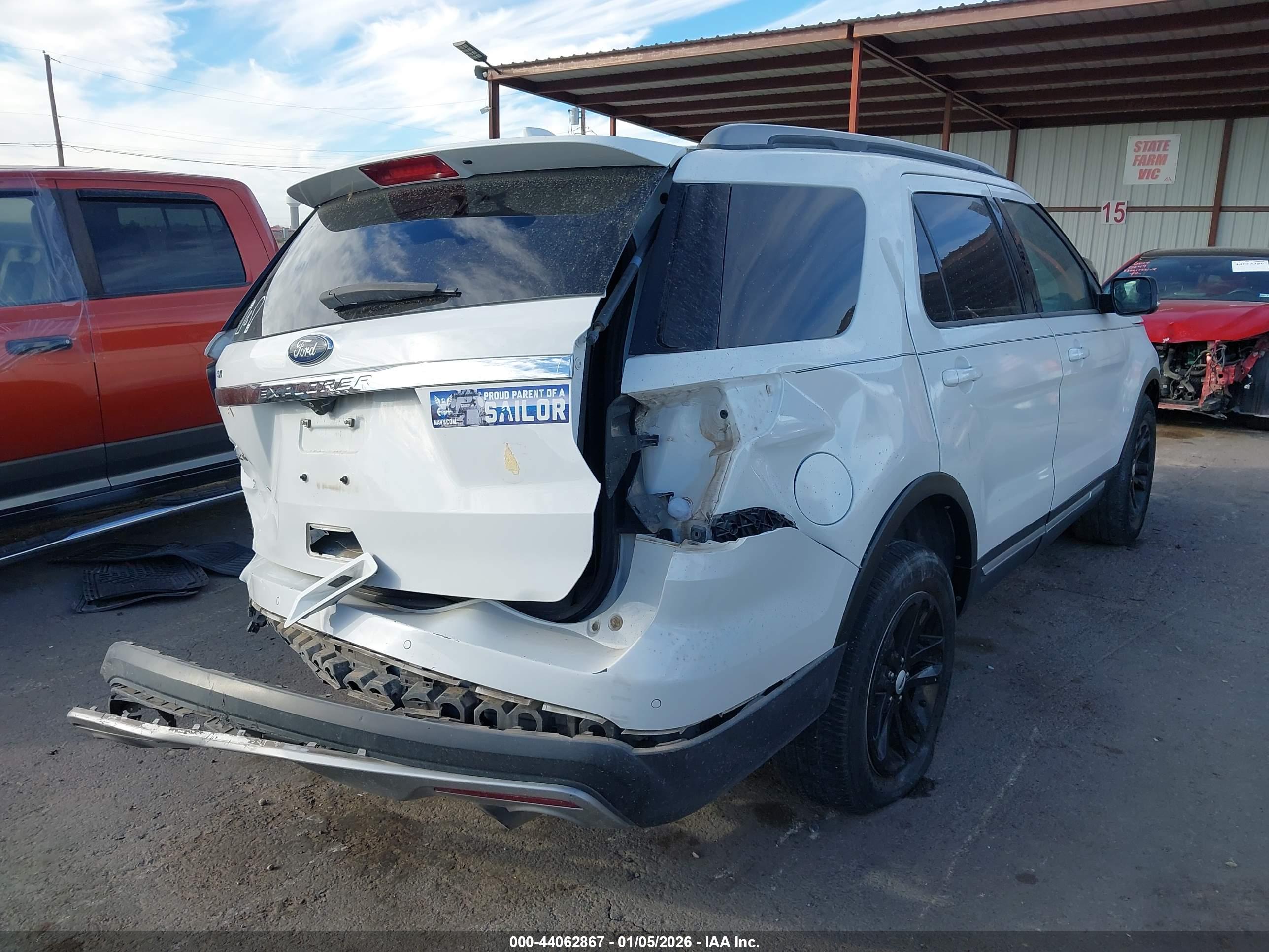 FORD EXPLORER image 4