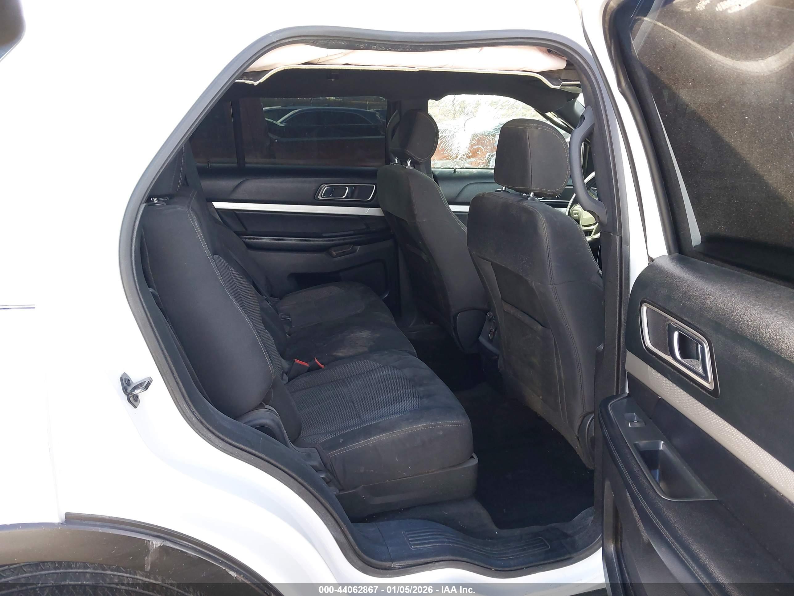 FORD EXPLORER image 8