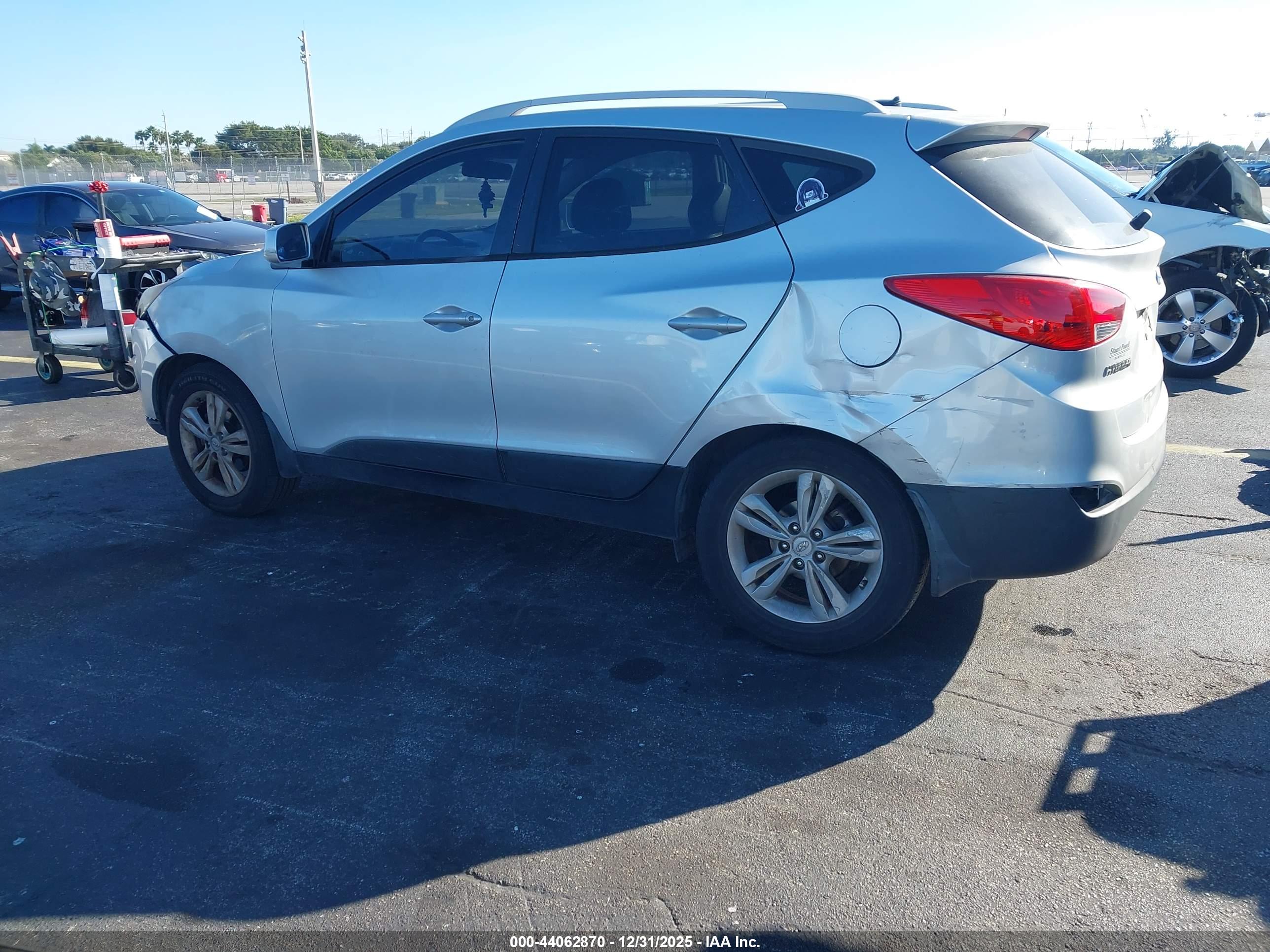 HYUNDAI TUCSON image 3