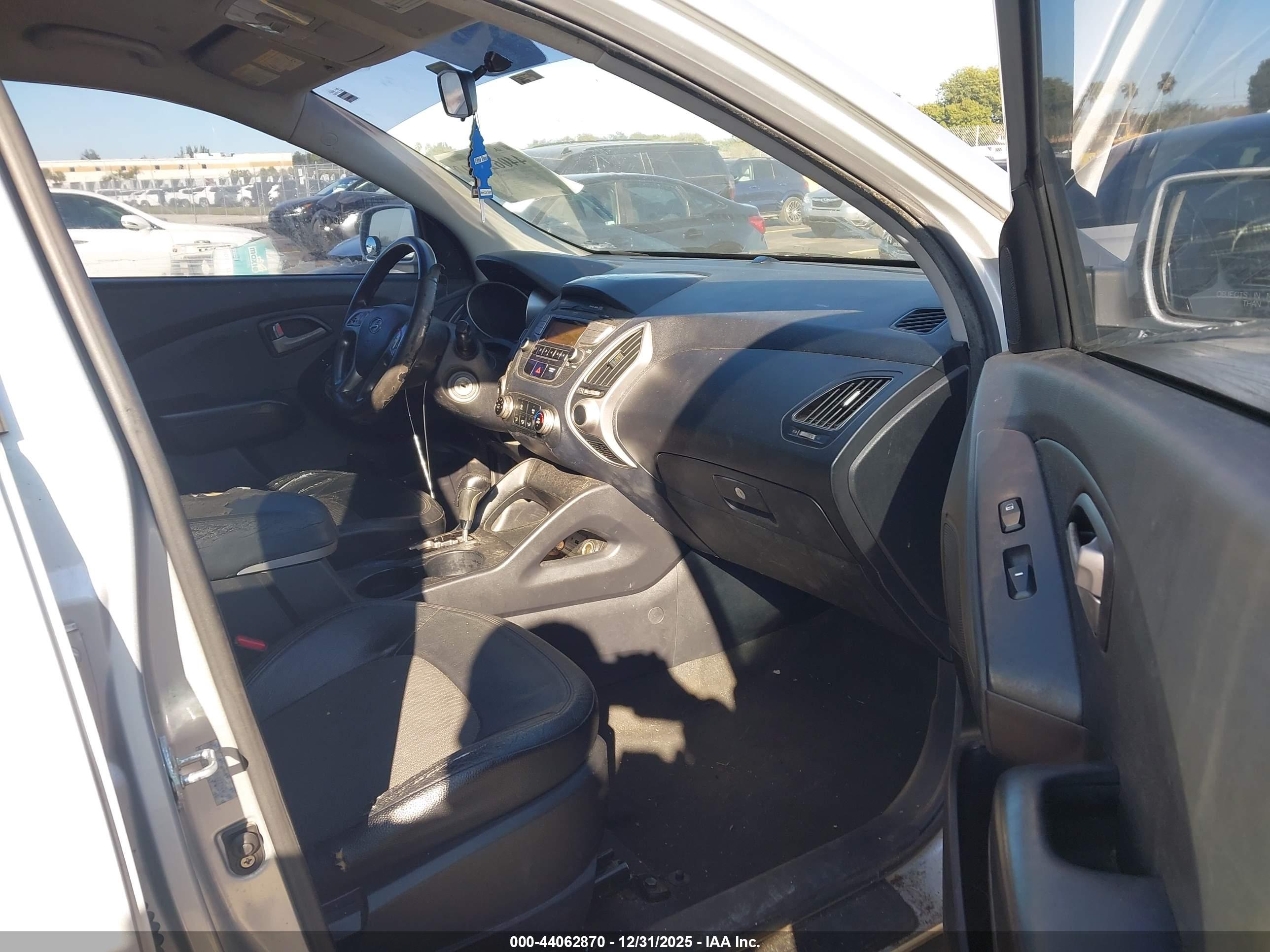 HYUNDAI TUCSON image 5