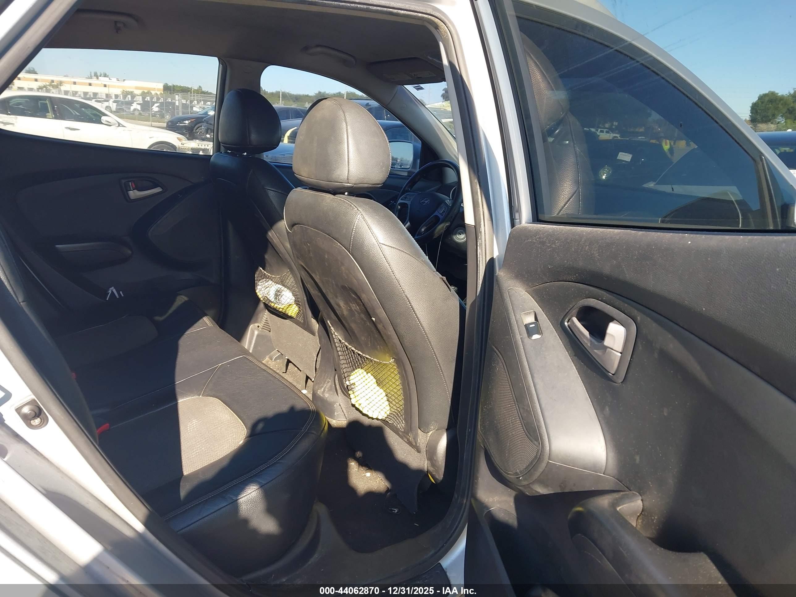 HYUNDAI TUCSON image 8