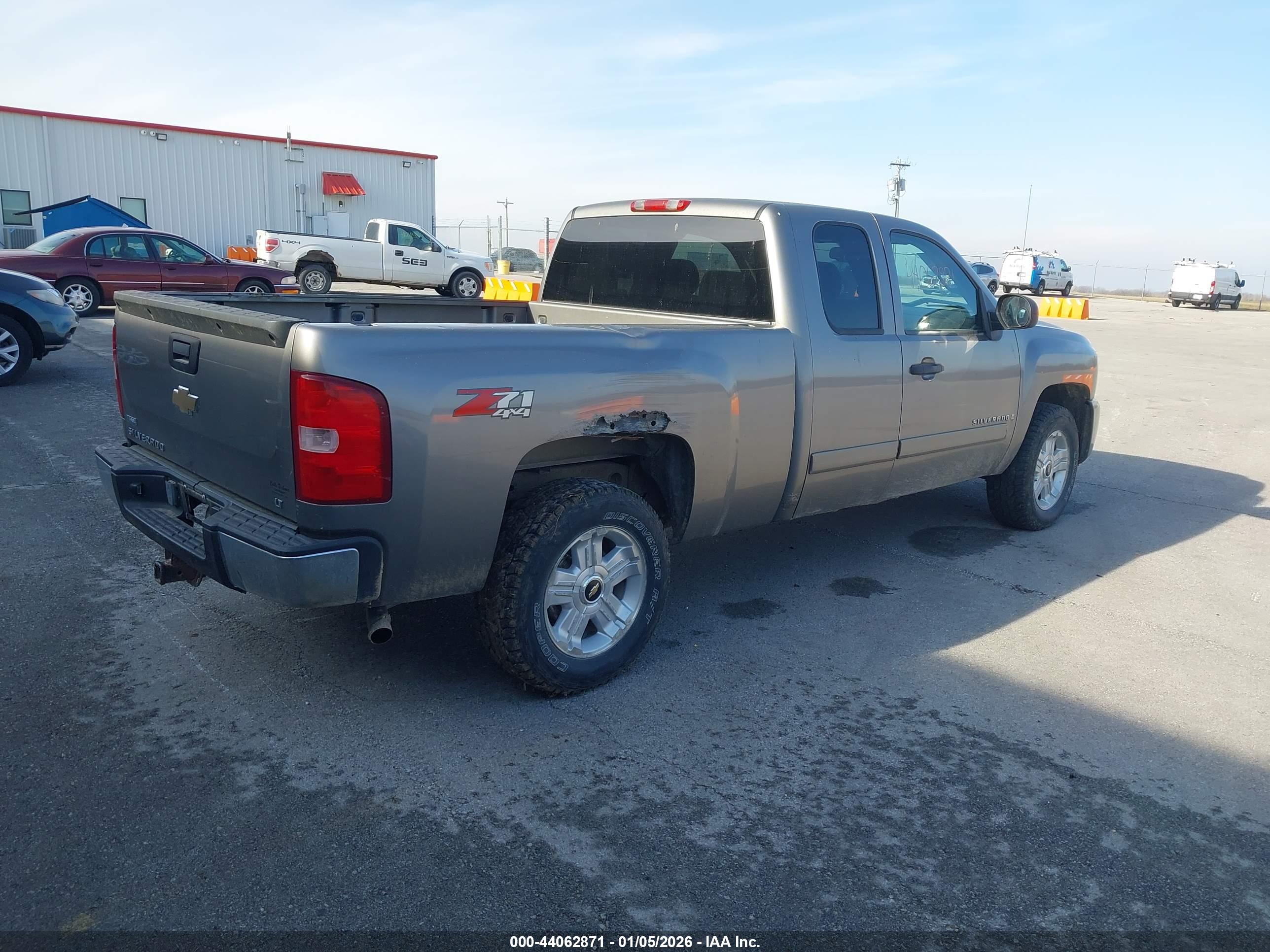 CHEVROLET SILVERADO image 4