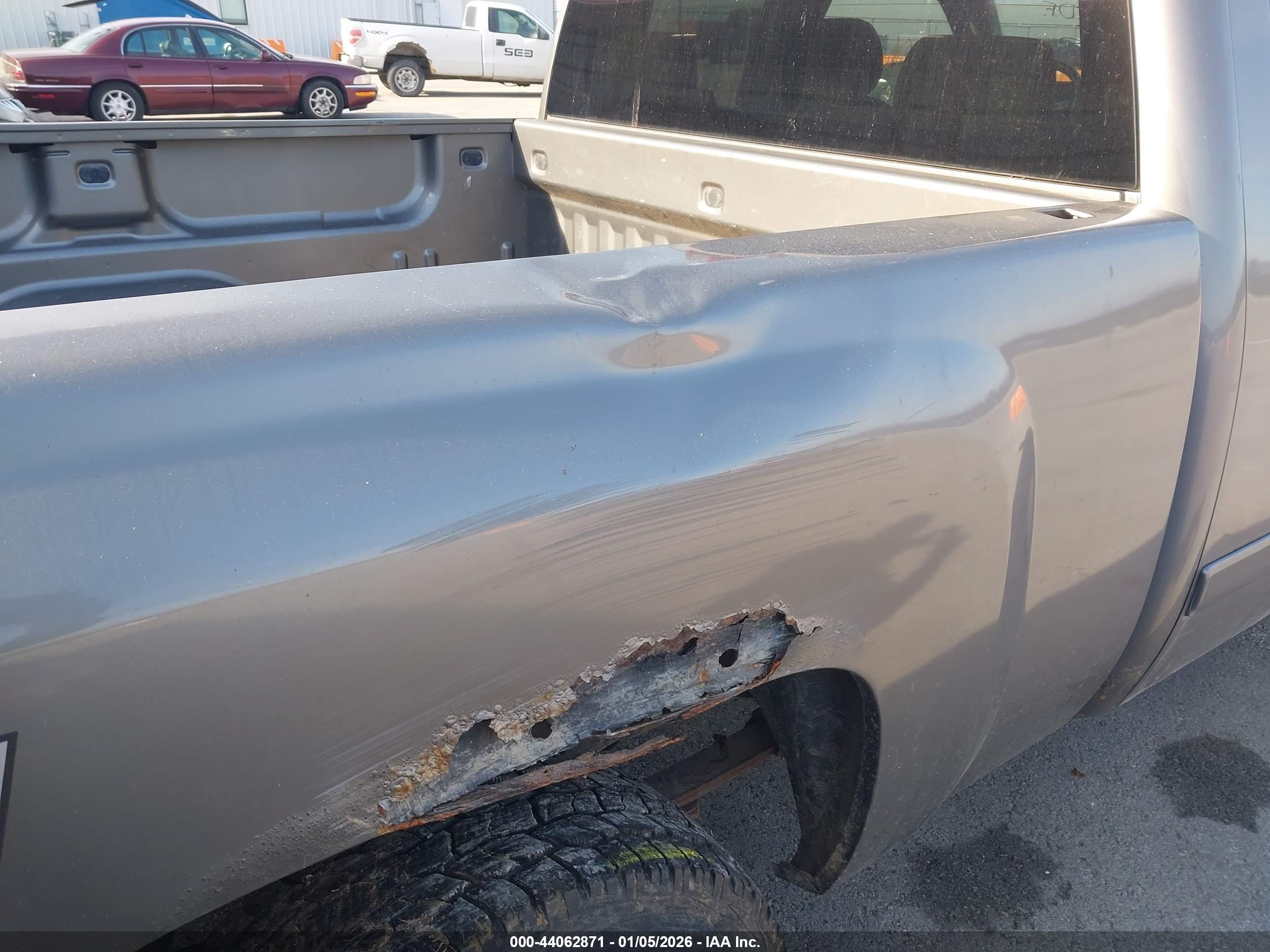 CHEVROLET SILVERADO image 6