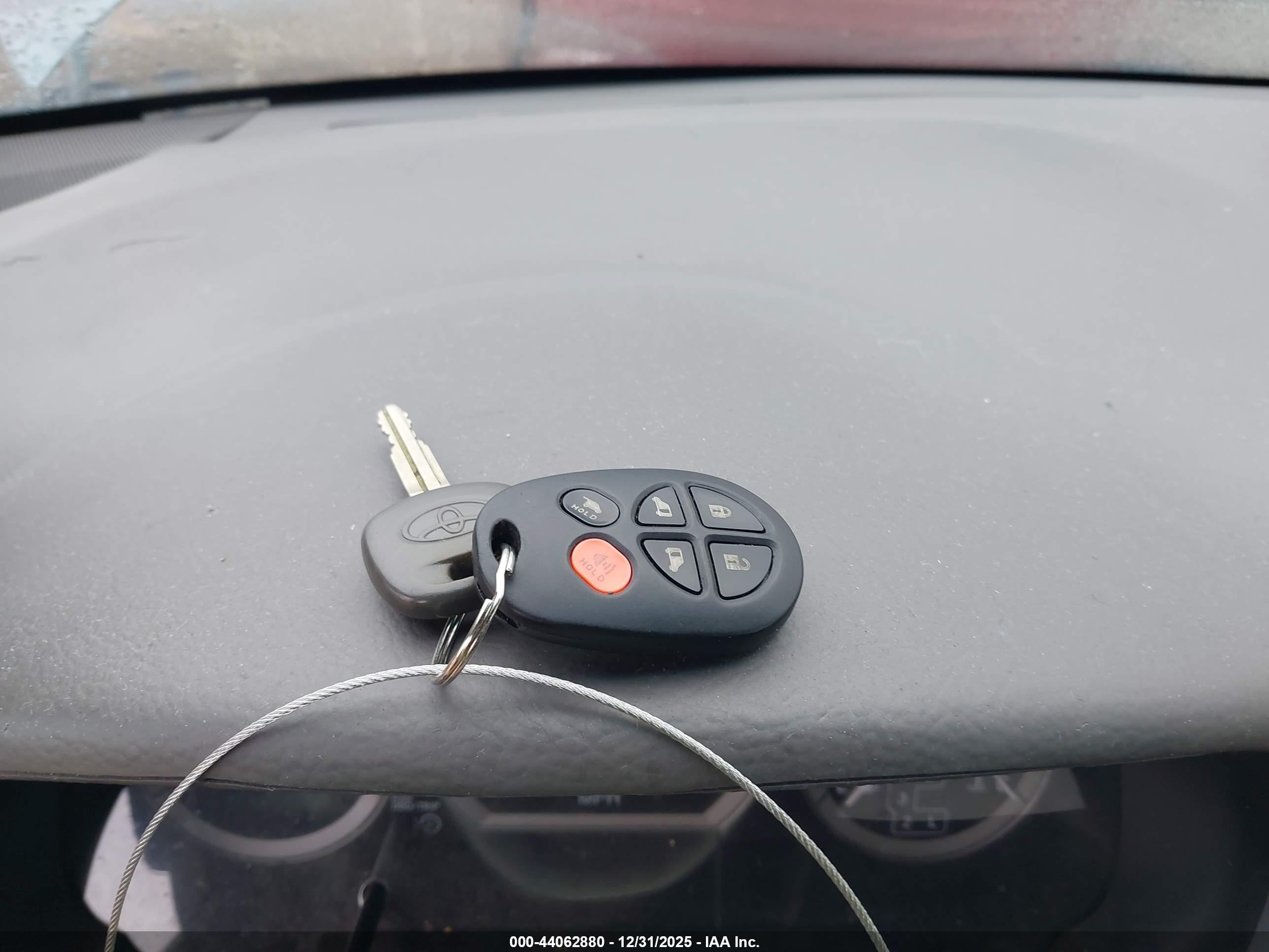 TOYOTA SIENNA image 11