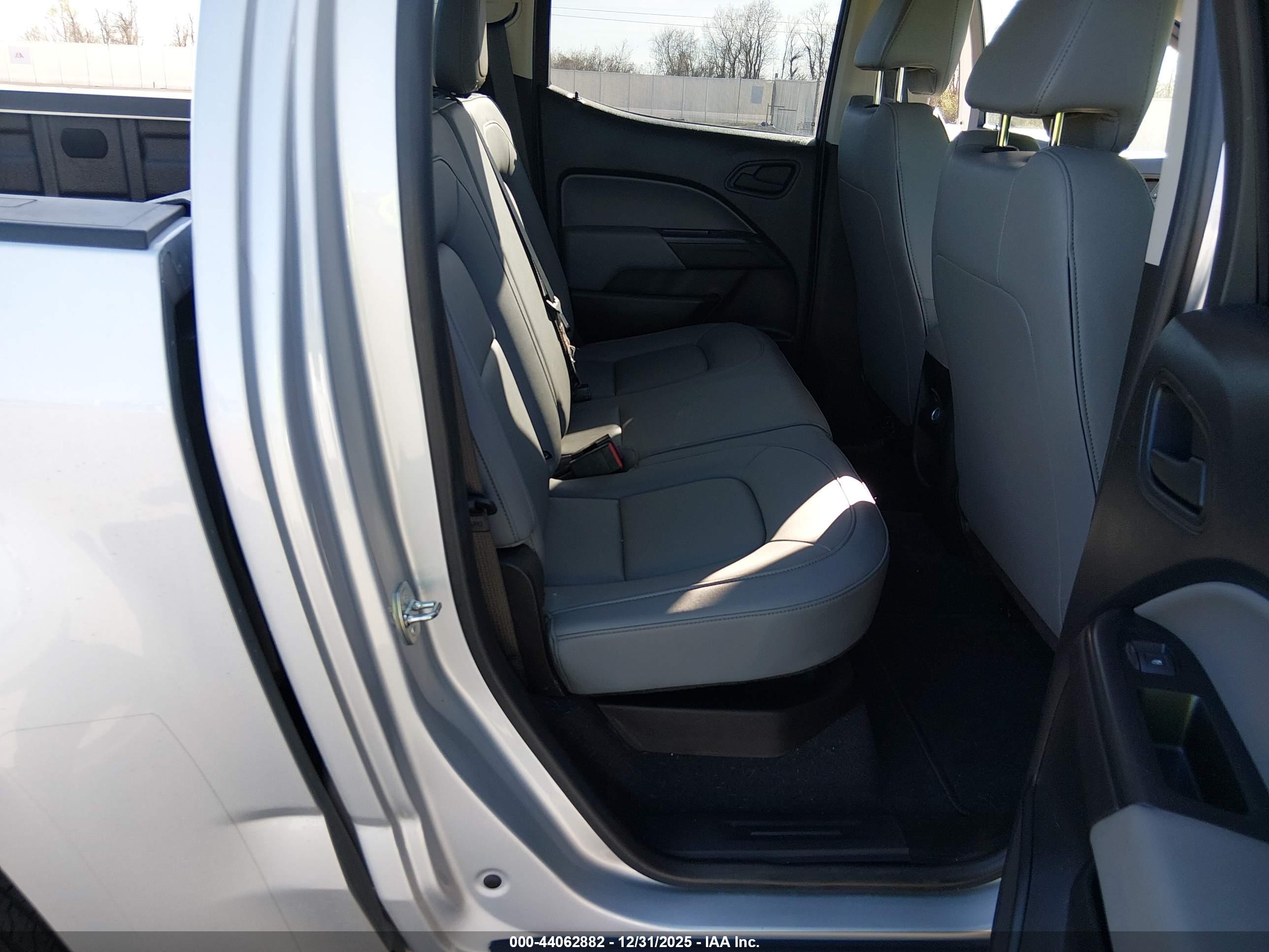 CHEVROLET COLORADO image 8