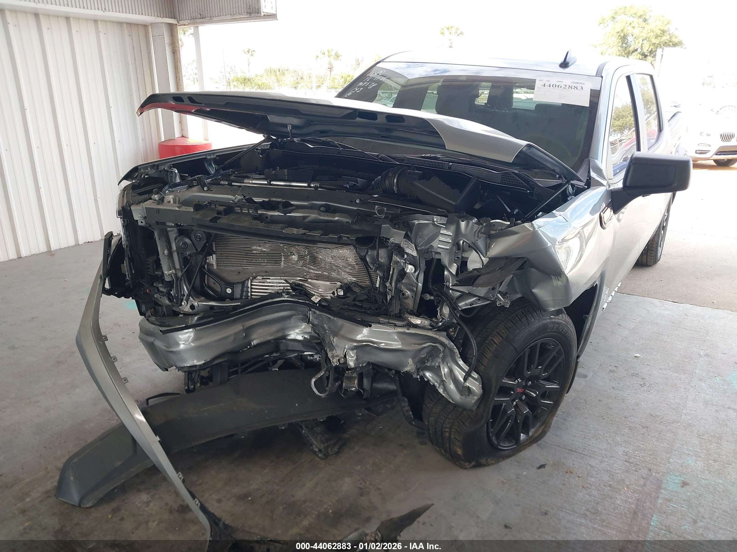 GMC SIERRA image 6