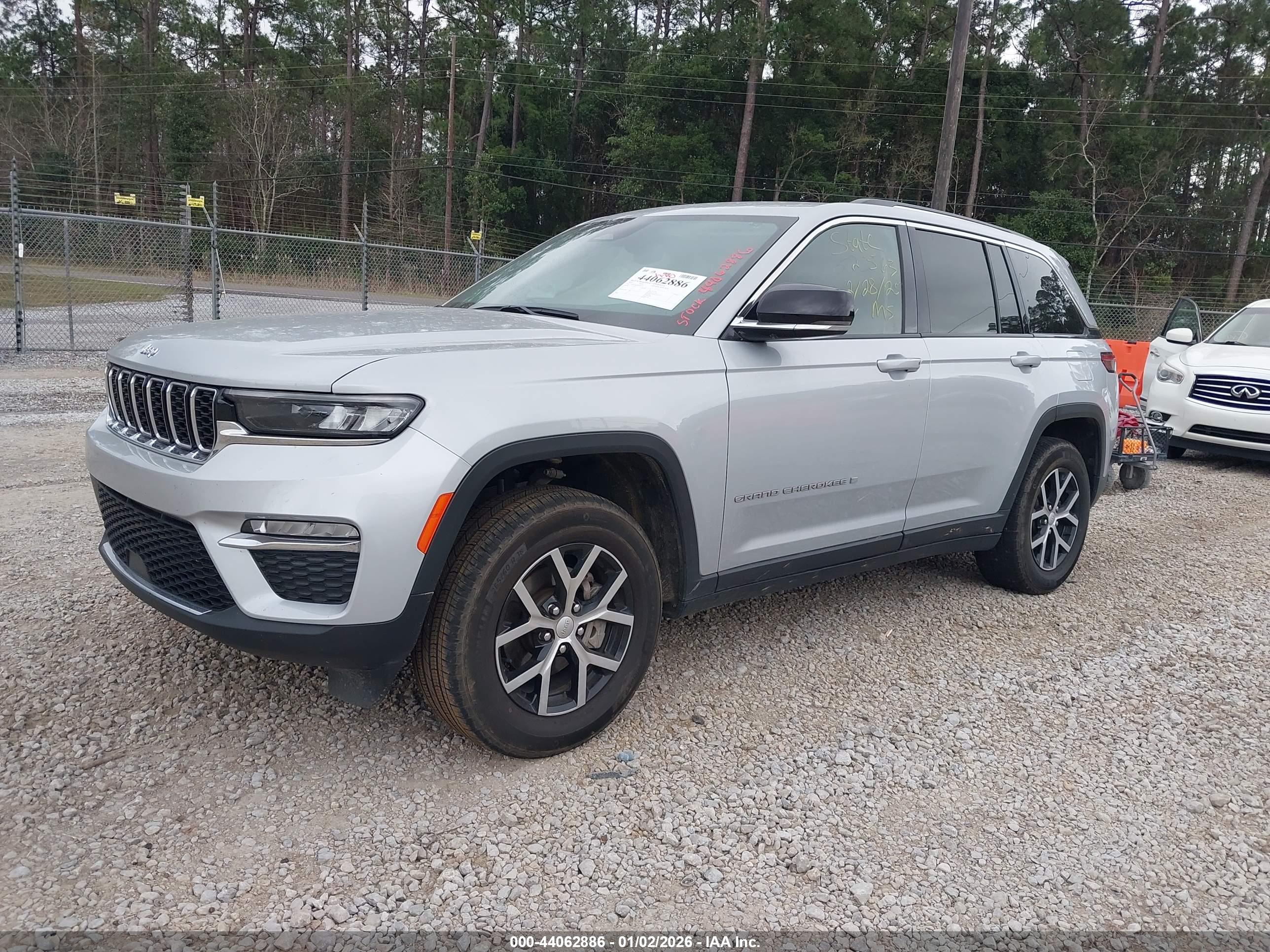 JEEP GRAND image 2