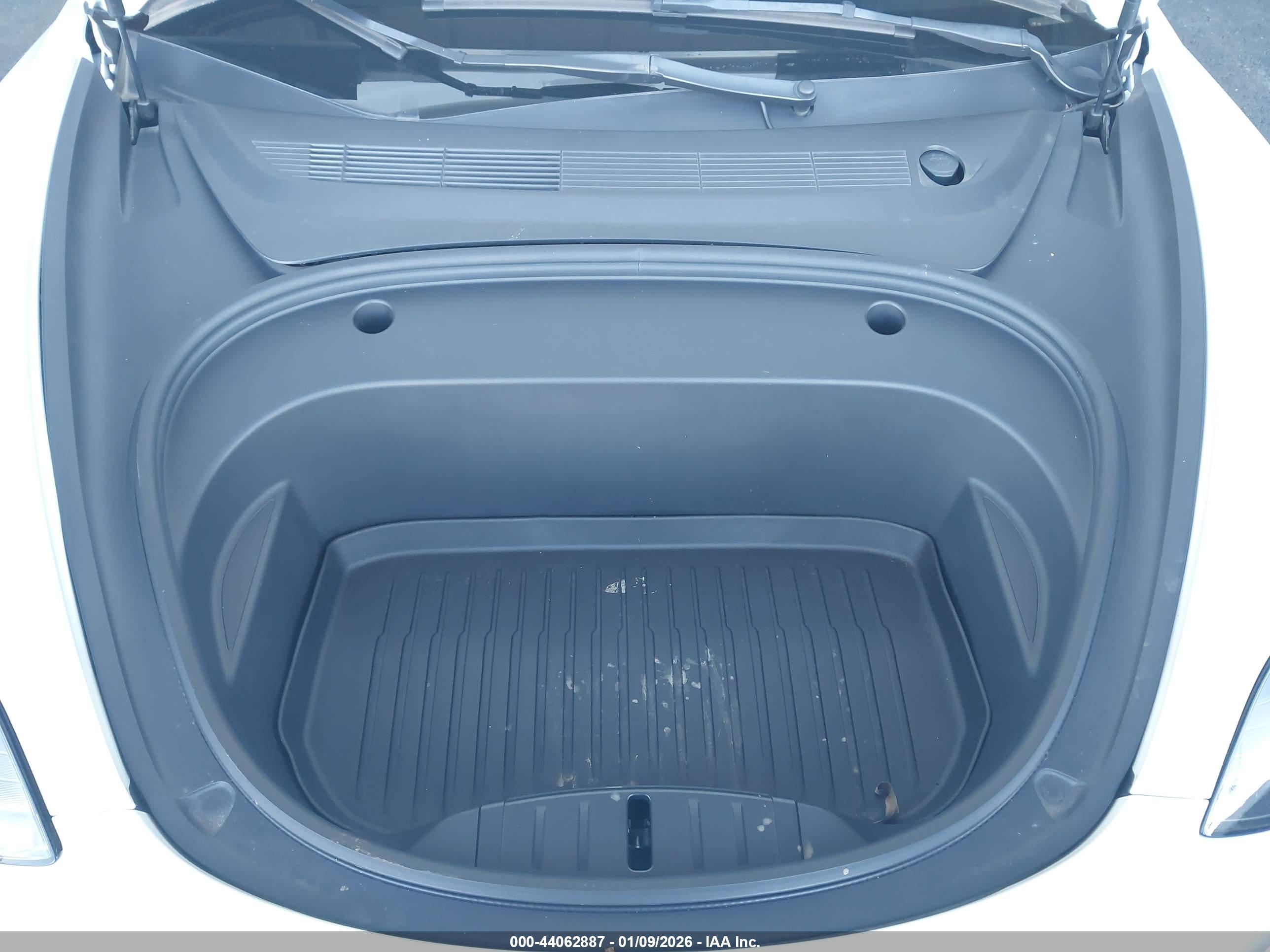 TESLA MODEL image 10