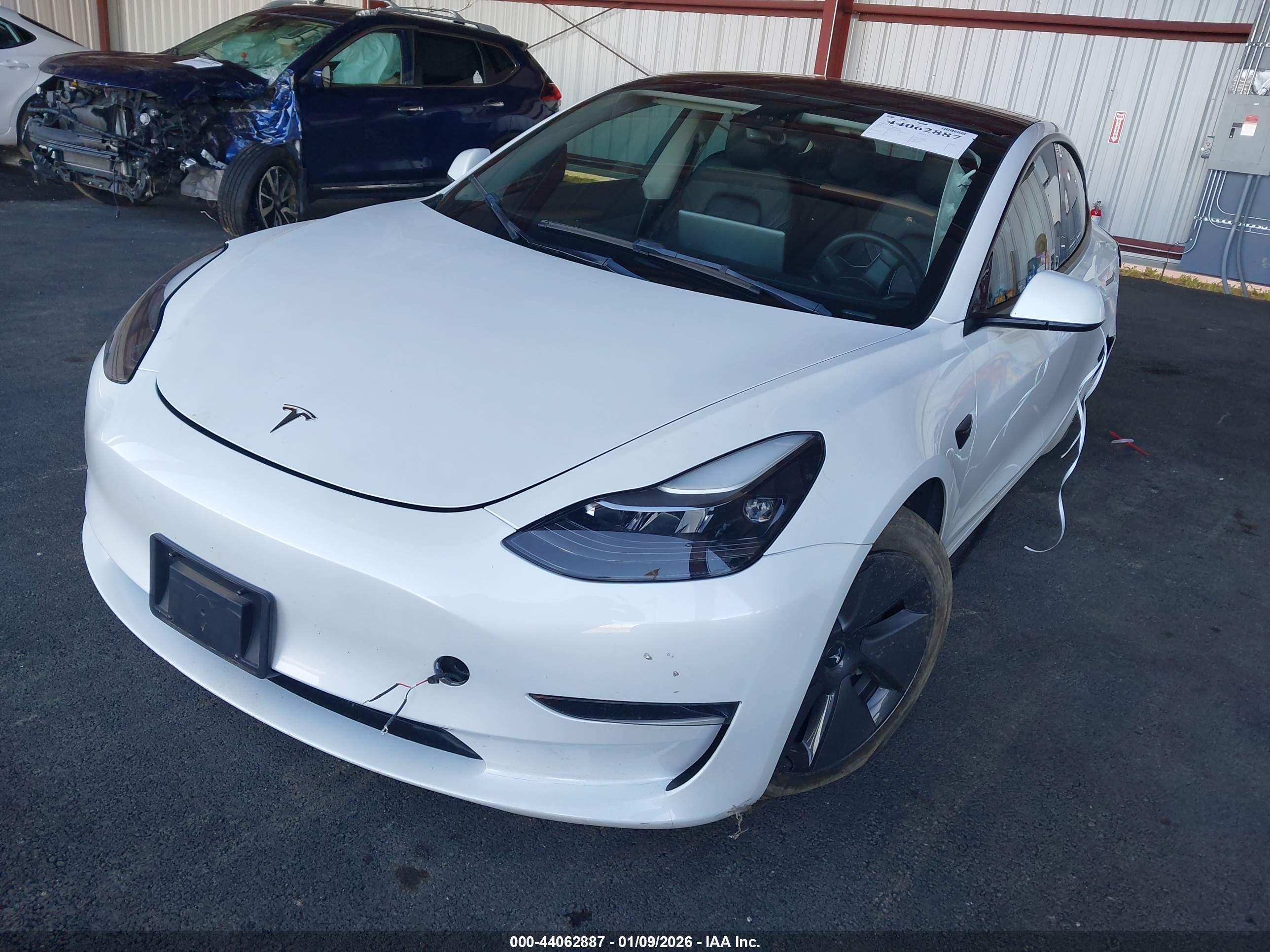 TESLA MODEL image 2