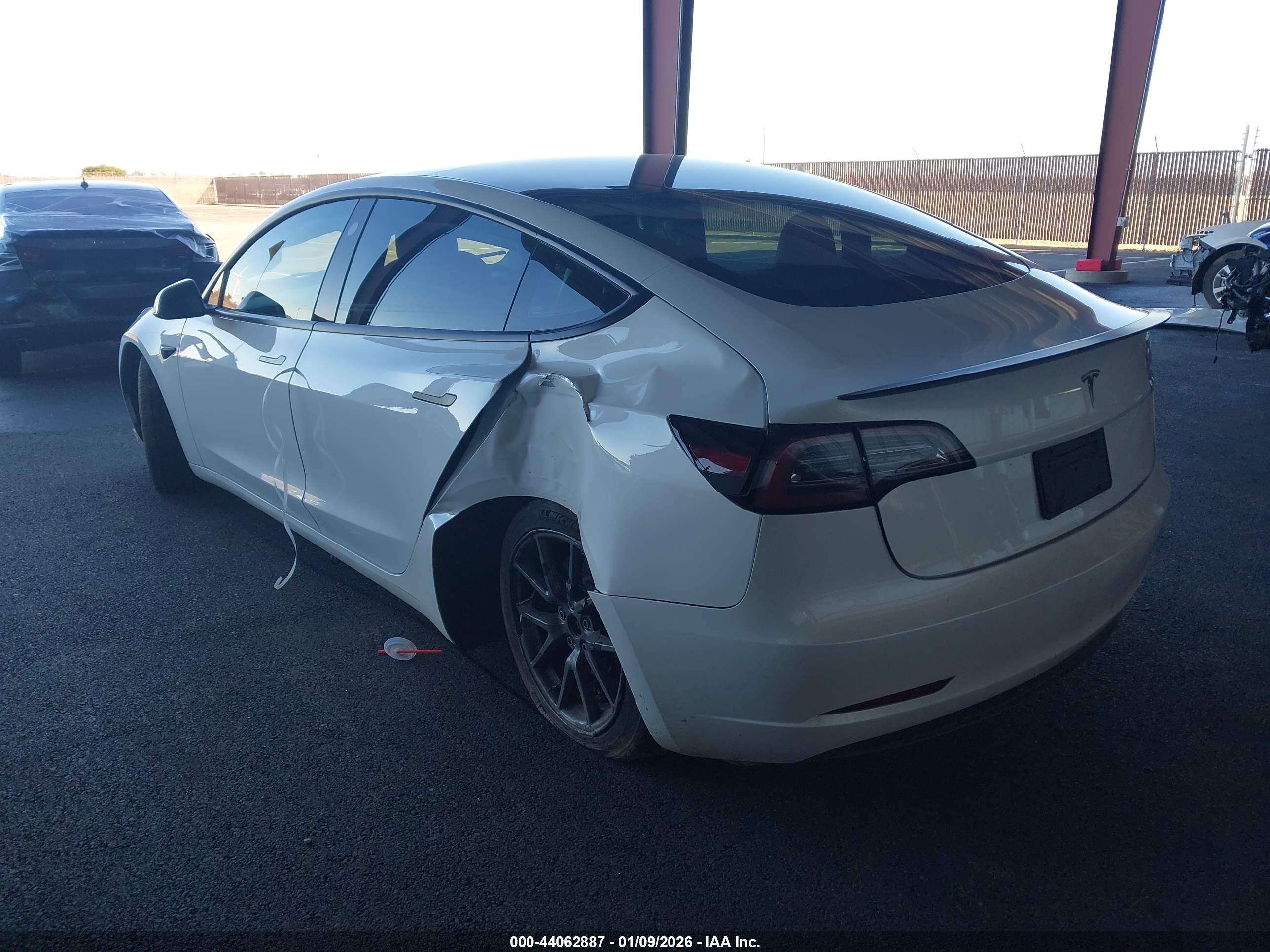 TESLA MODEL image 3