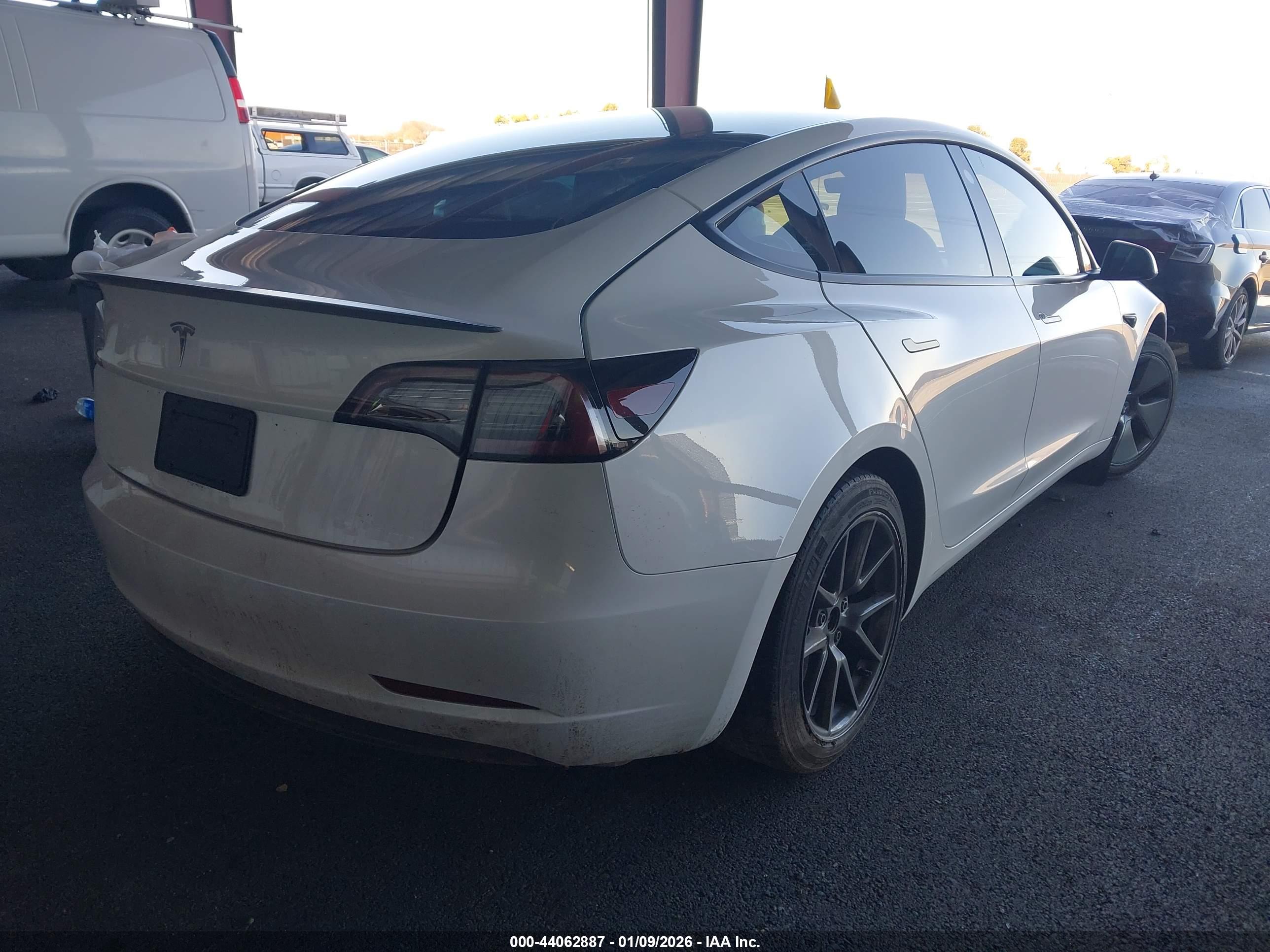 TESLA MODEL image 4