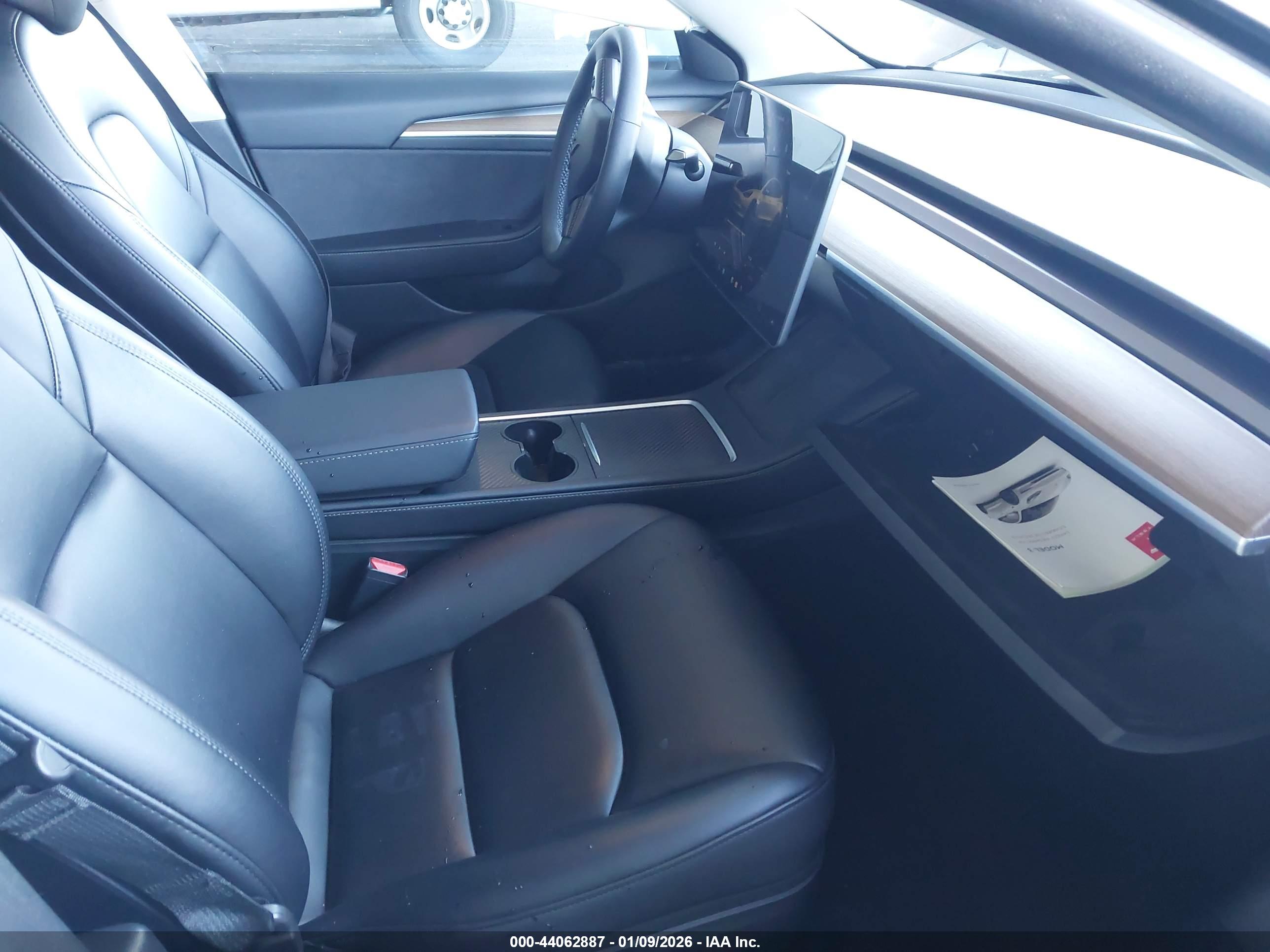 TESLA MODEL image 5