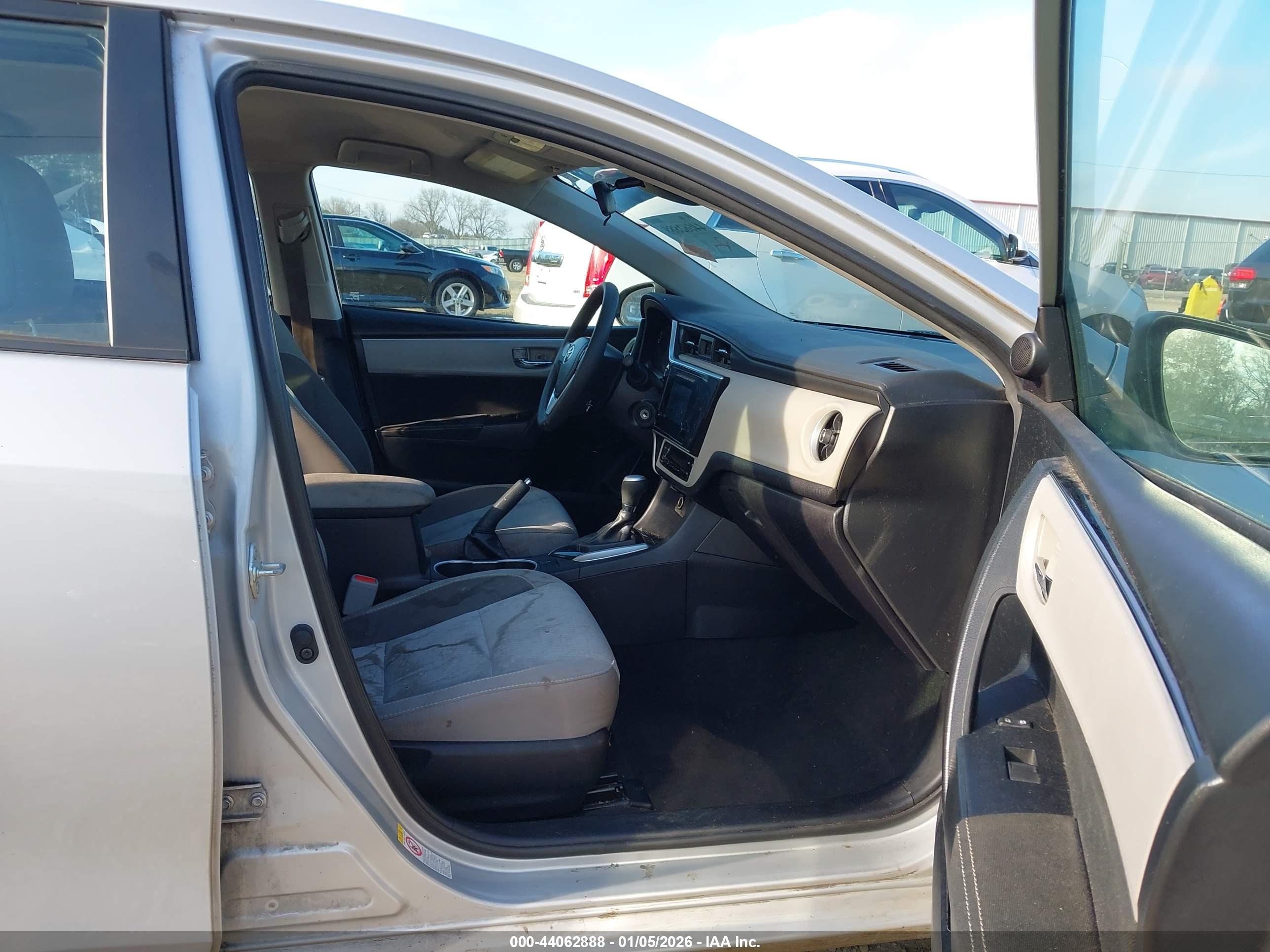 TOYOTA COROLLA image 5