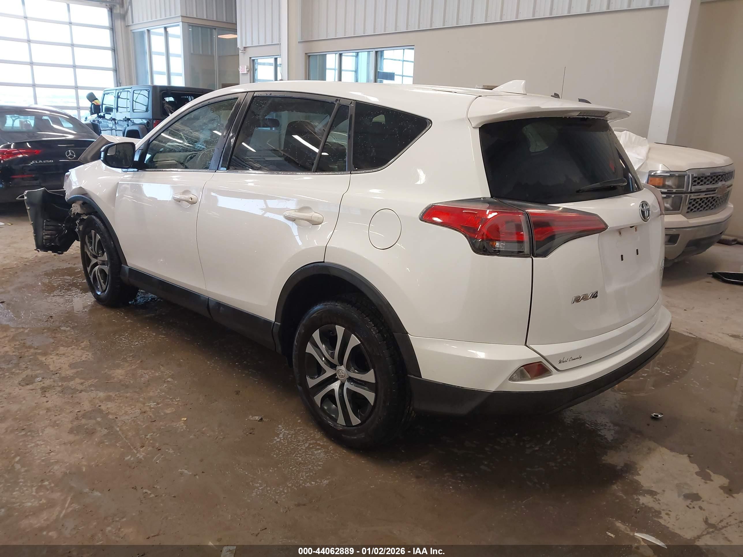 TOYOTA RAV4 image 3