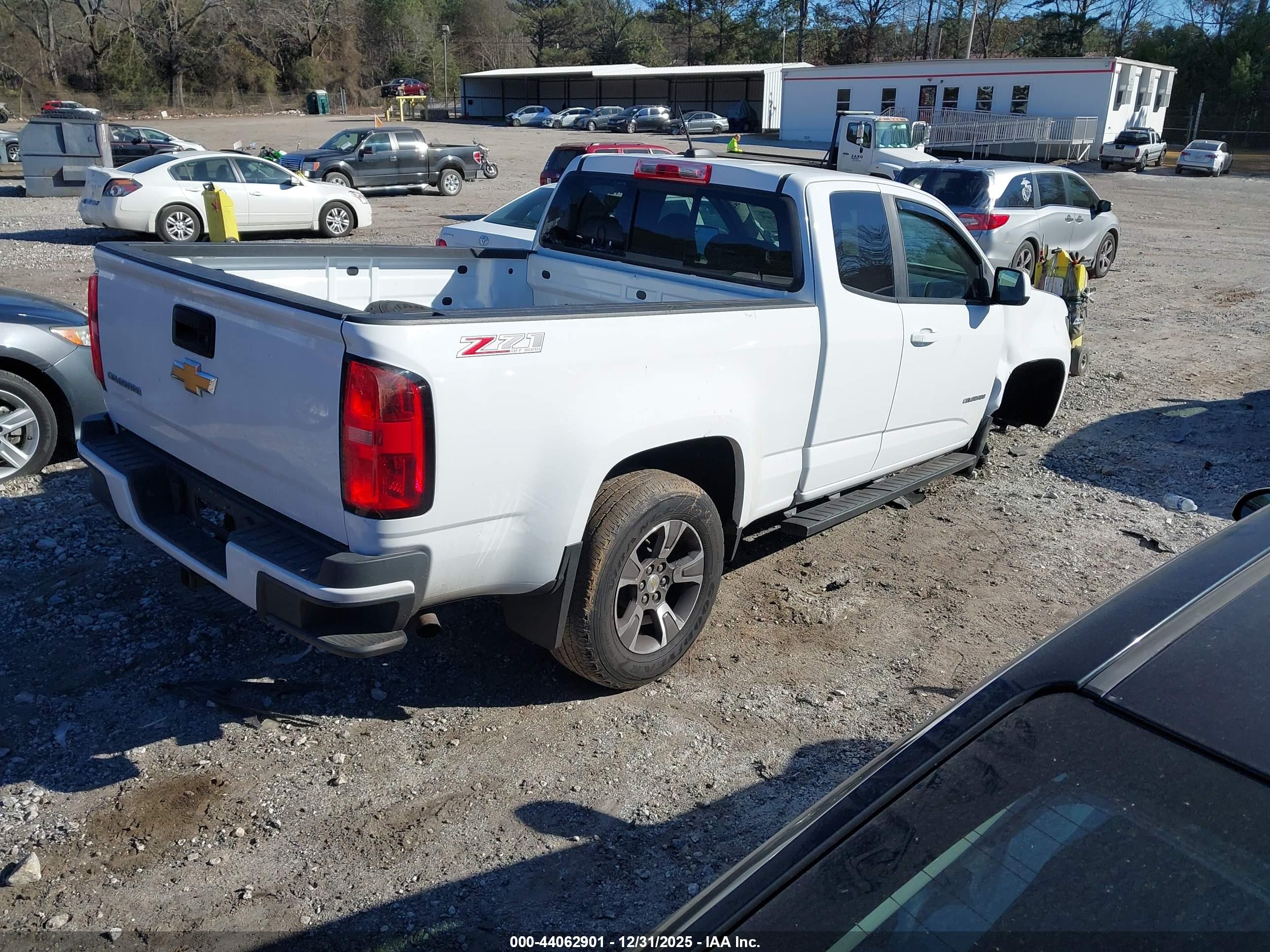 CHEVROLET COLORADO image 4