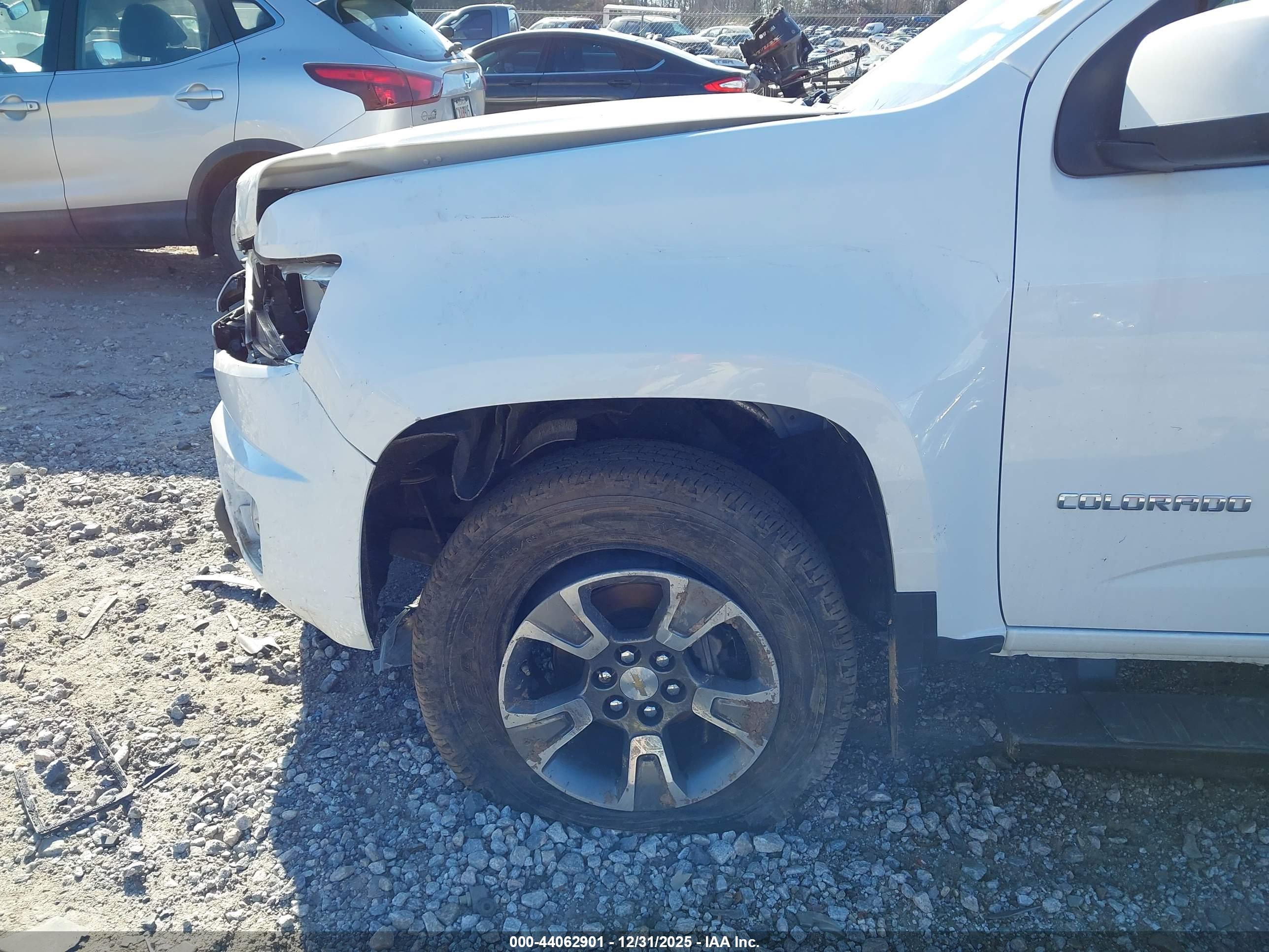 CHEVROLET COLORADO image 6