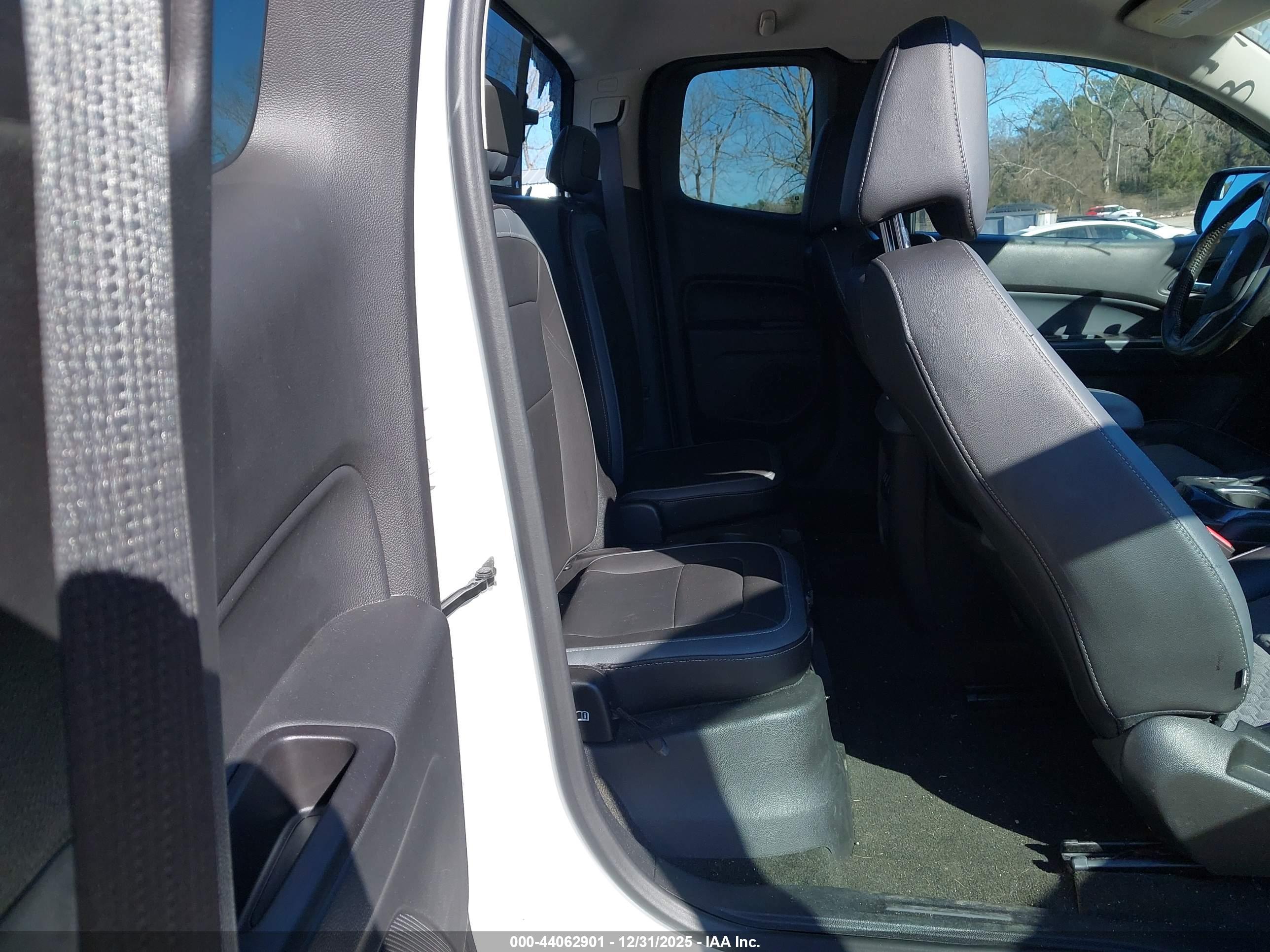 CHEVROLET COLORADO image 8