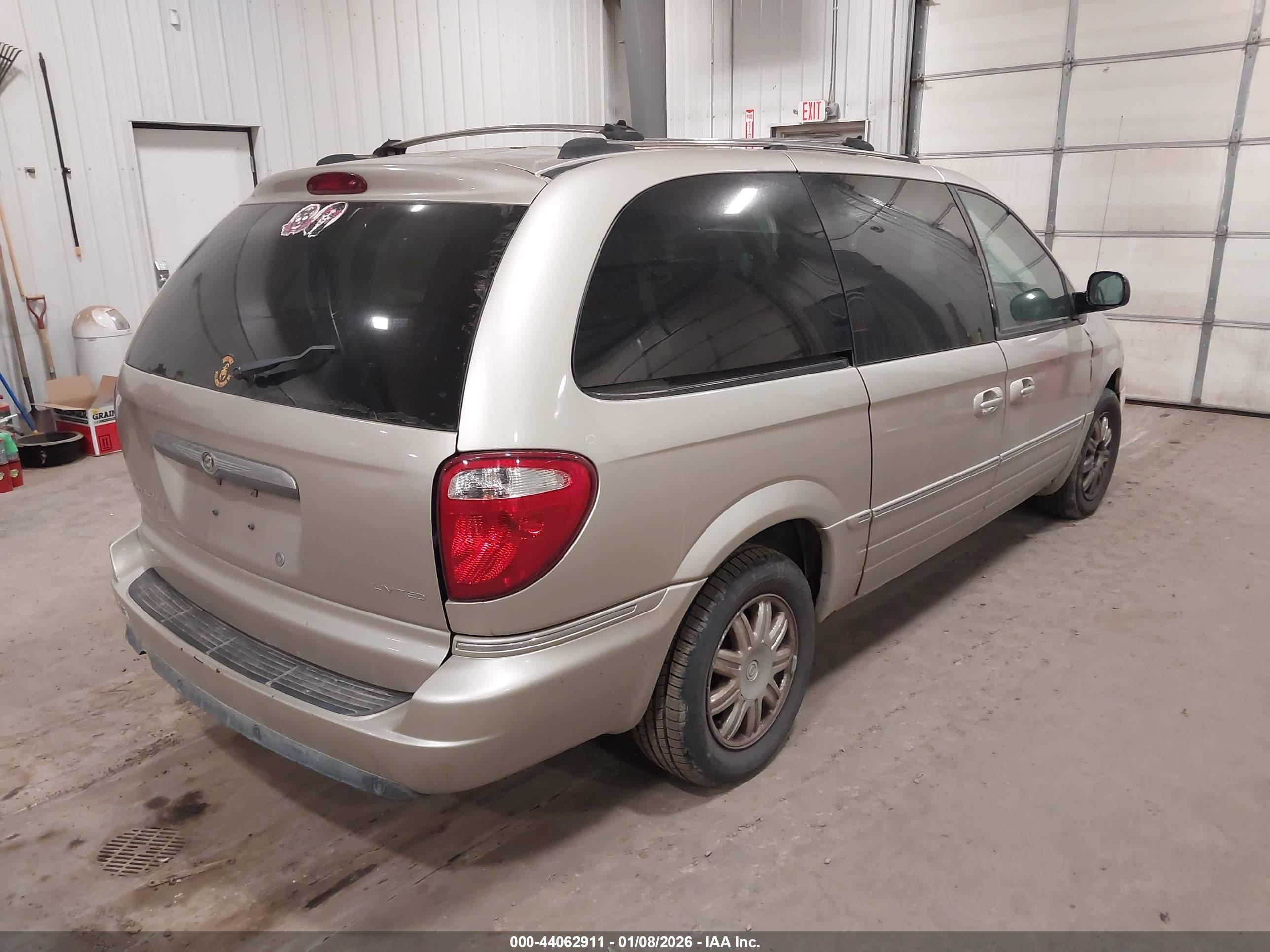 CHRYSLER TOWN image 4
