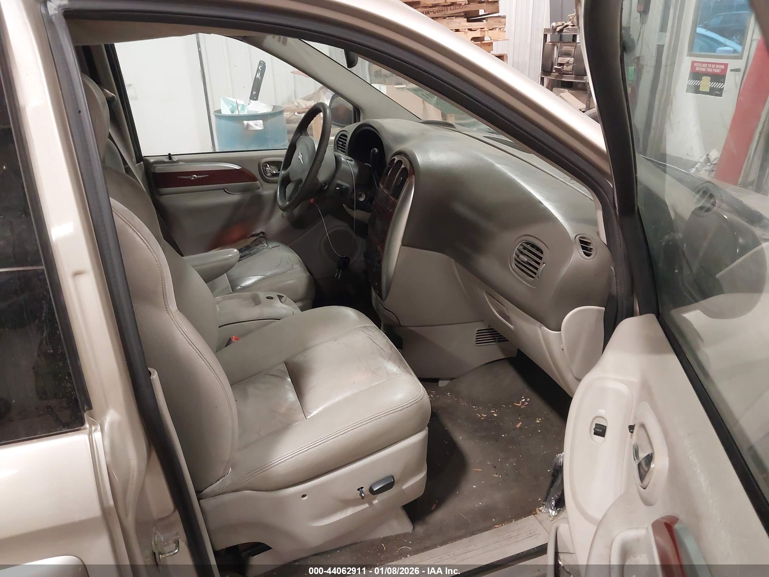CHRYSLER TOWN image 5