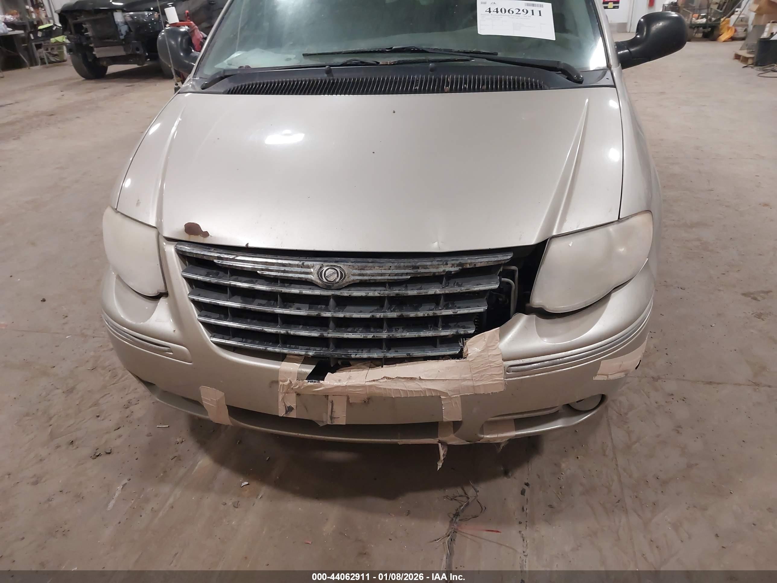 CHRYSLER TOWN image 6
