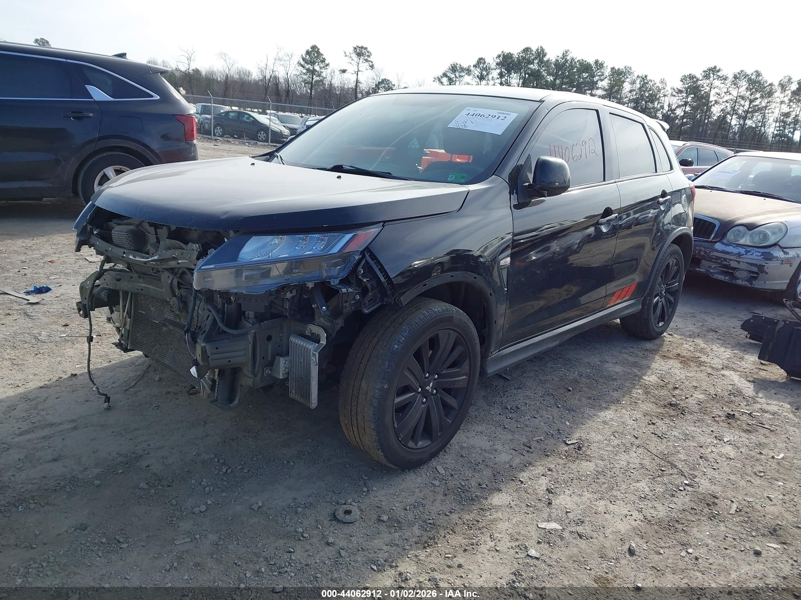 MITSUBISHI OUTLANDER image 2