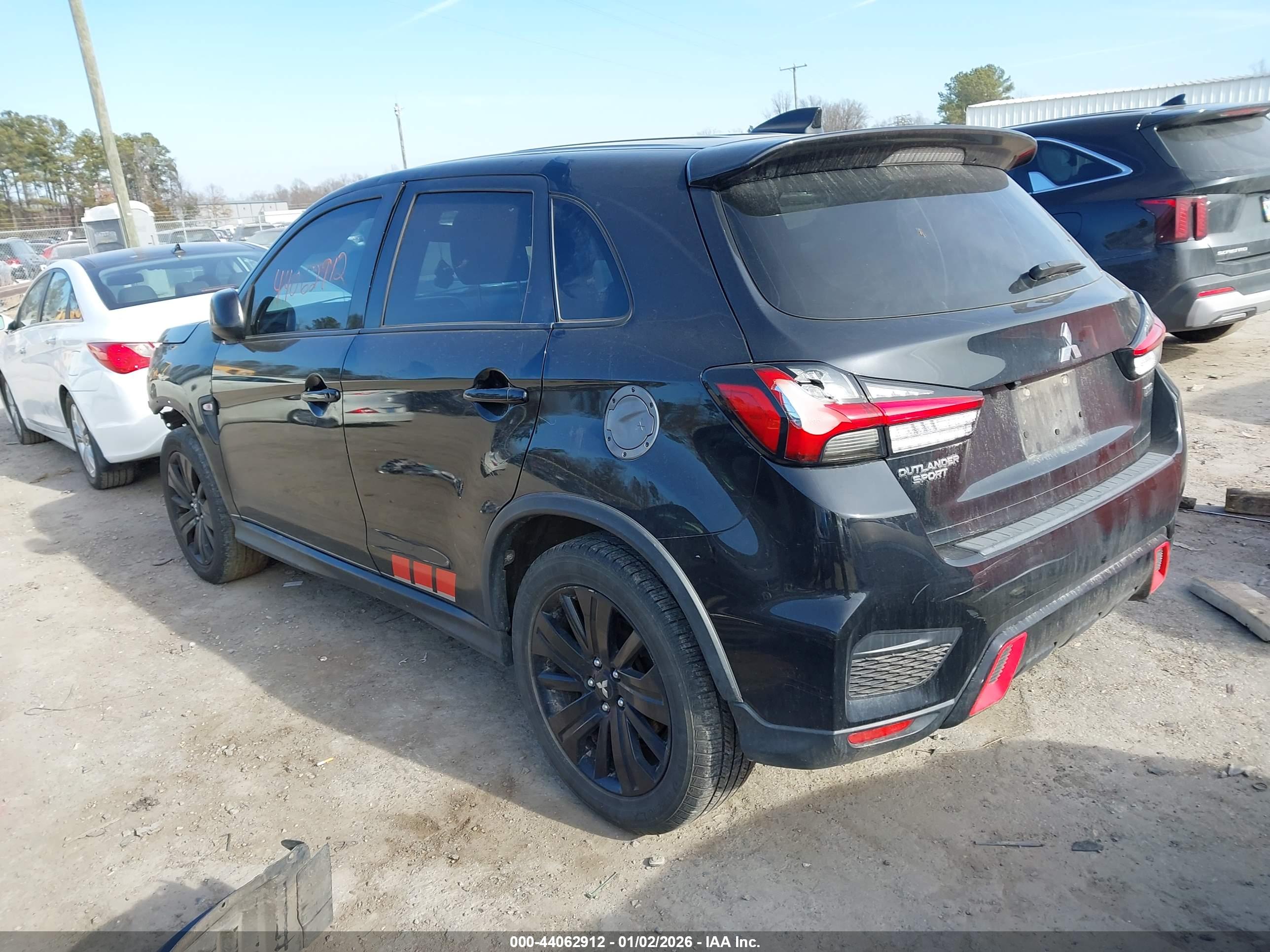 MITSUBISHI OUTLANDER image 3