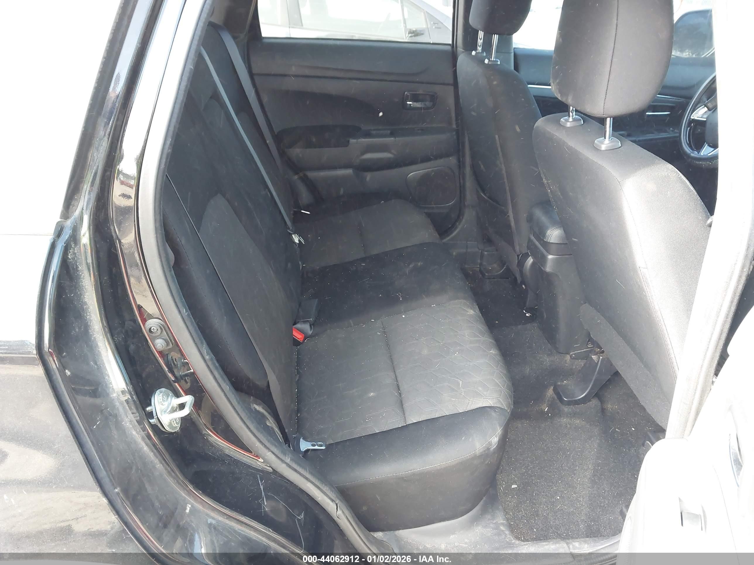 MITSUBISHI OUTLANDER image 8