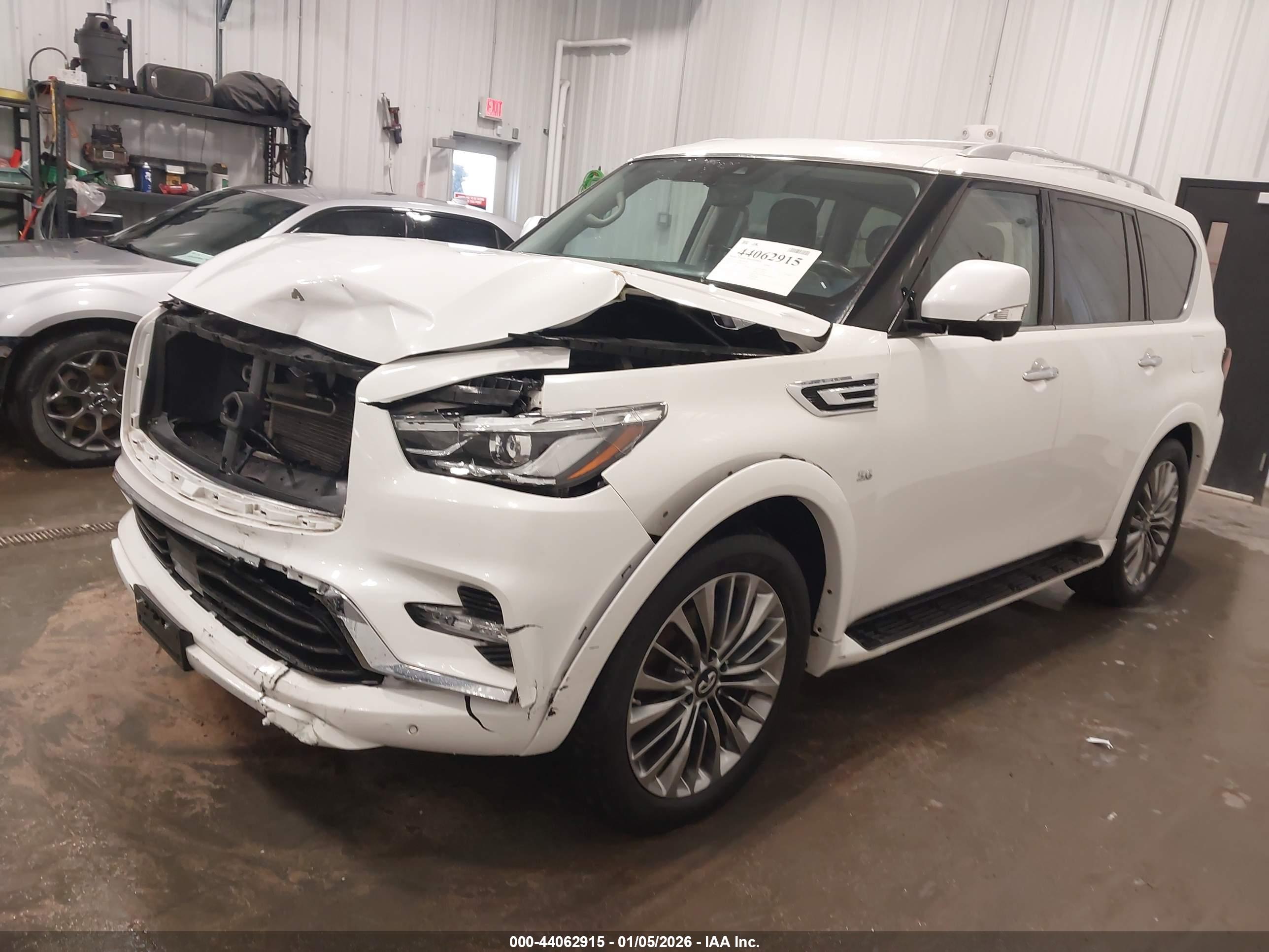INFINITI QX80 image 2