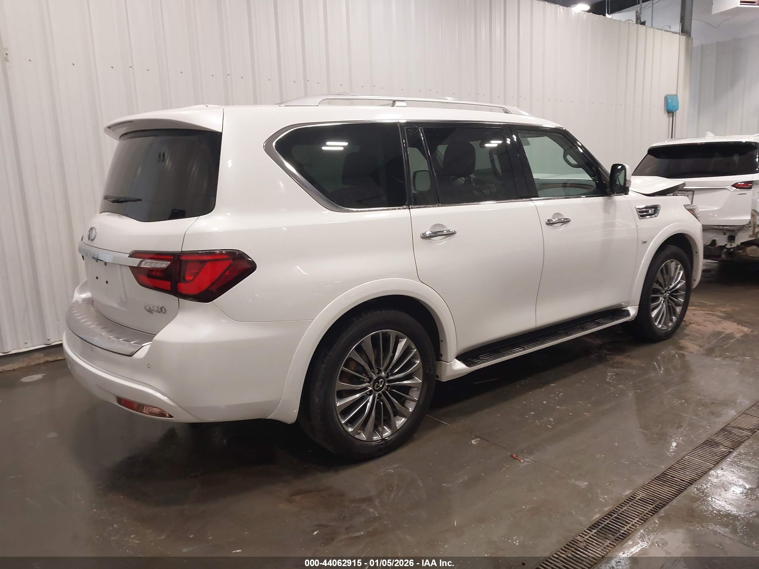 INFINITI QX80 image 4